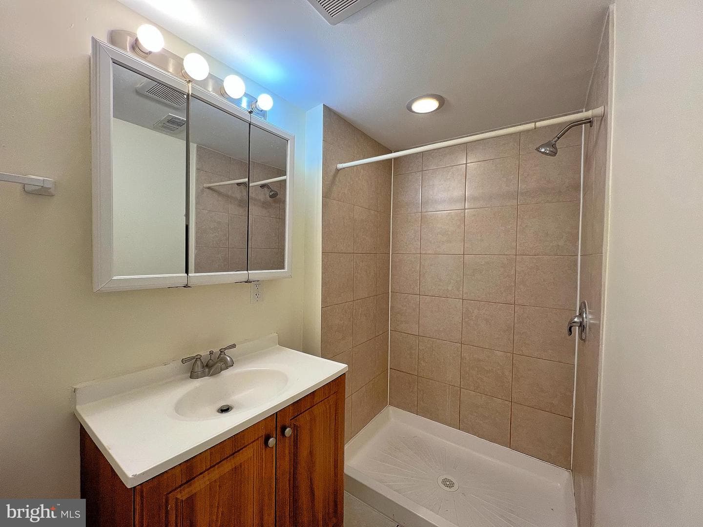 4604 Chatford Avenue photo 10