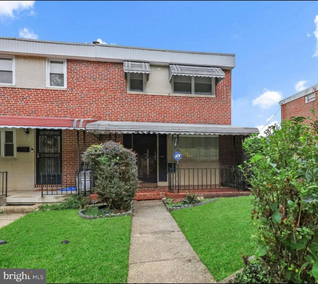4569 The Strand photo 1