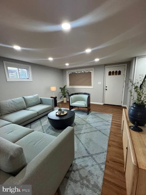 4569 The Strand photo 7