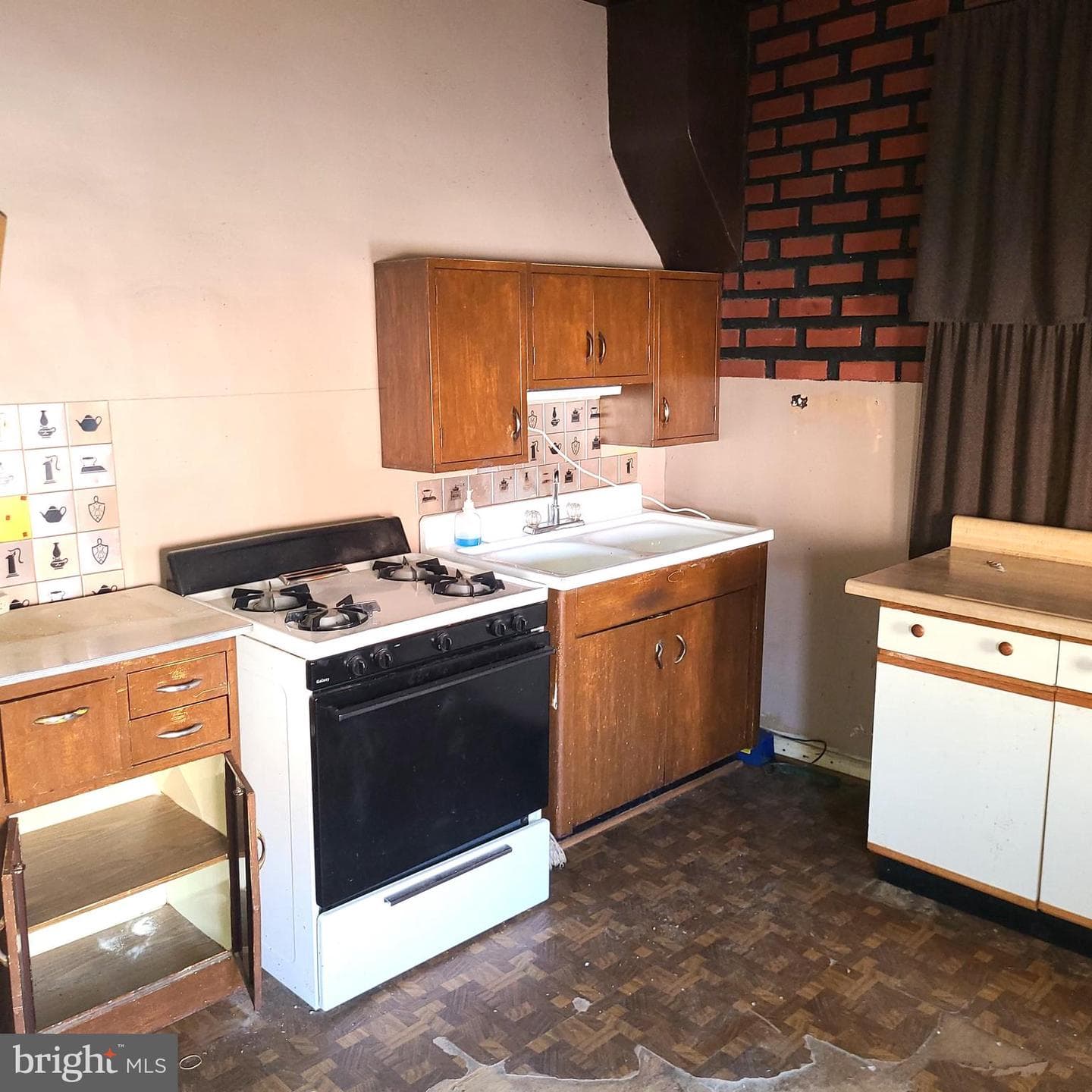 454 N Robinson Street photo 7