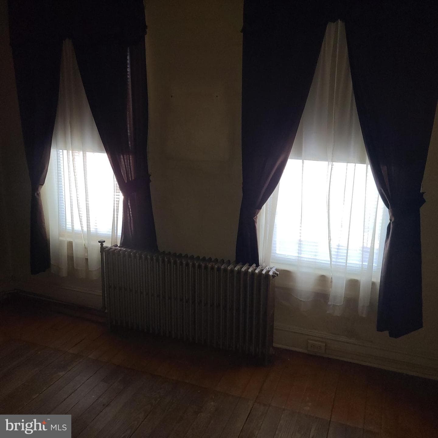 454 N Robinson Street photo 9