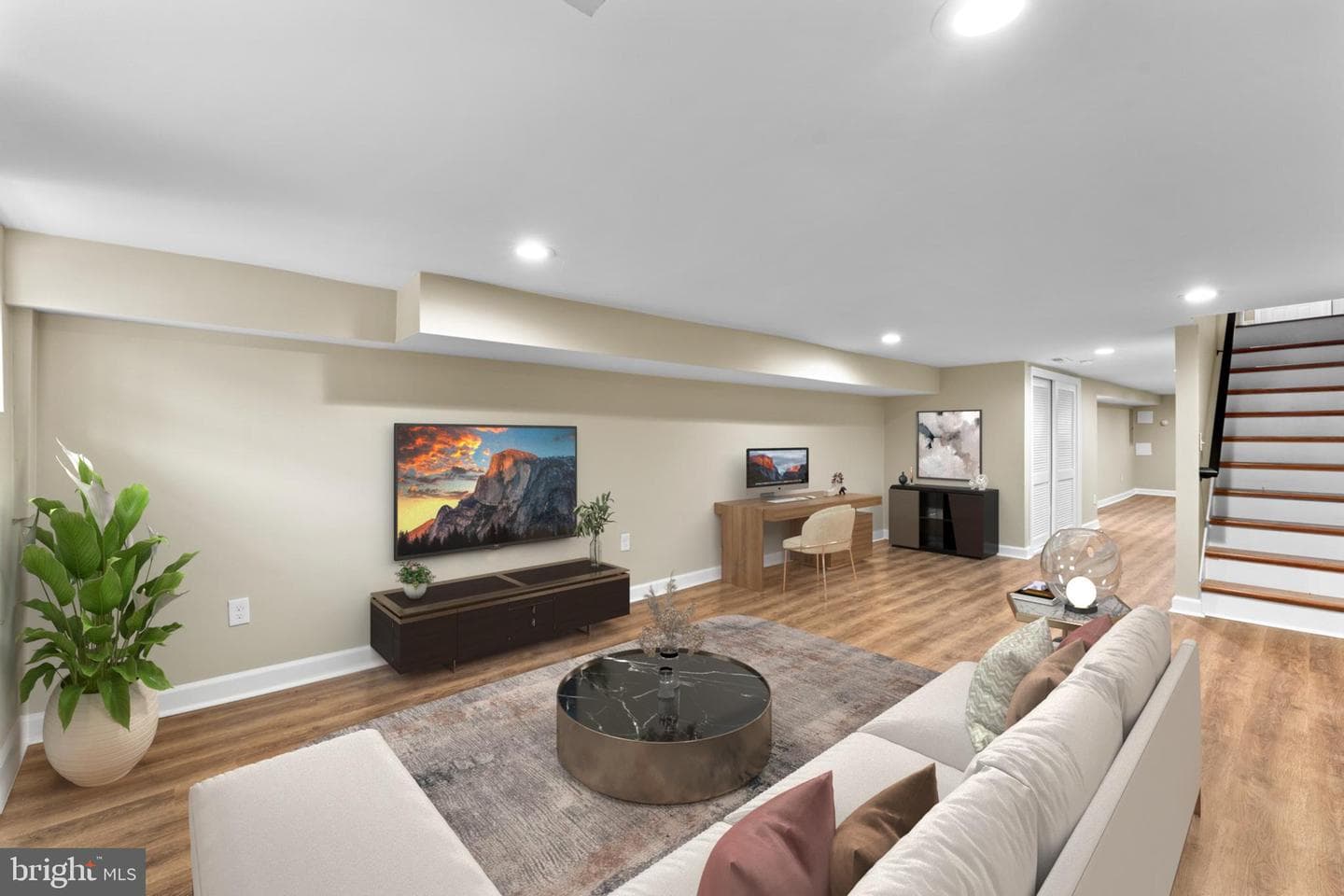 1024 N Fulton Avenue photo 3