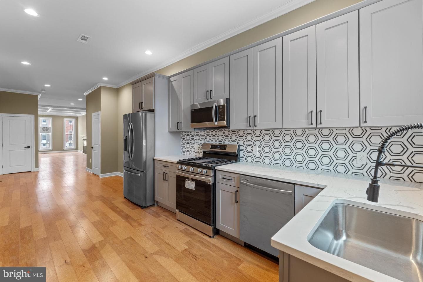 1024 N Fulton Avenue photo 34