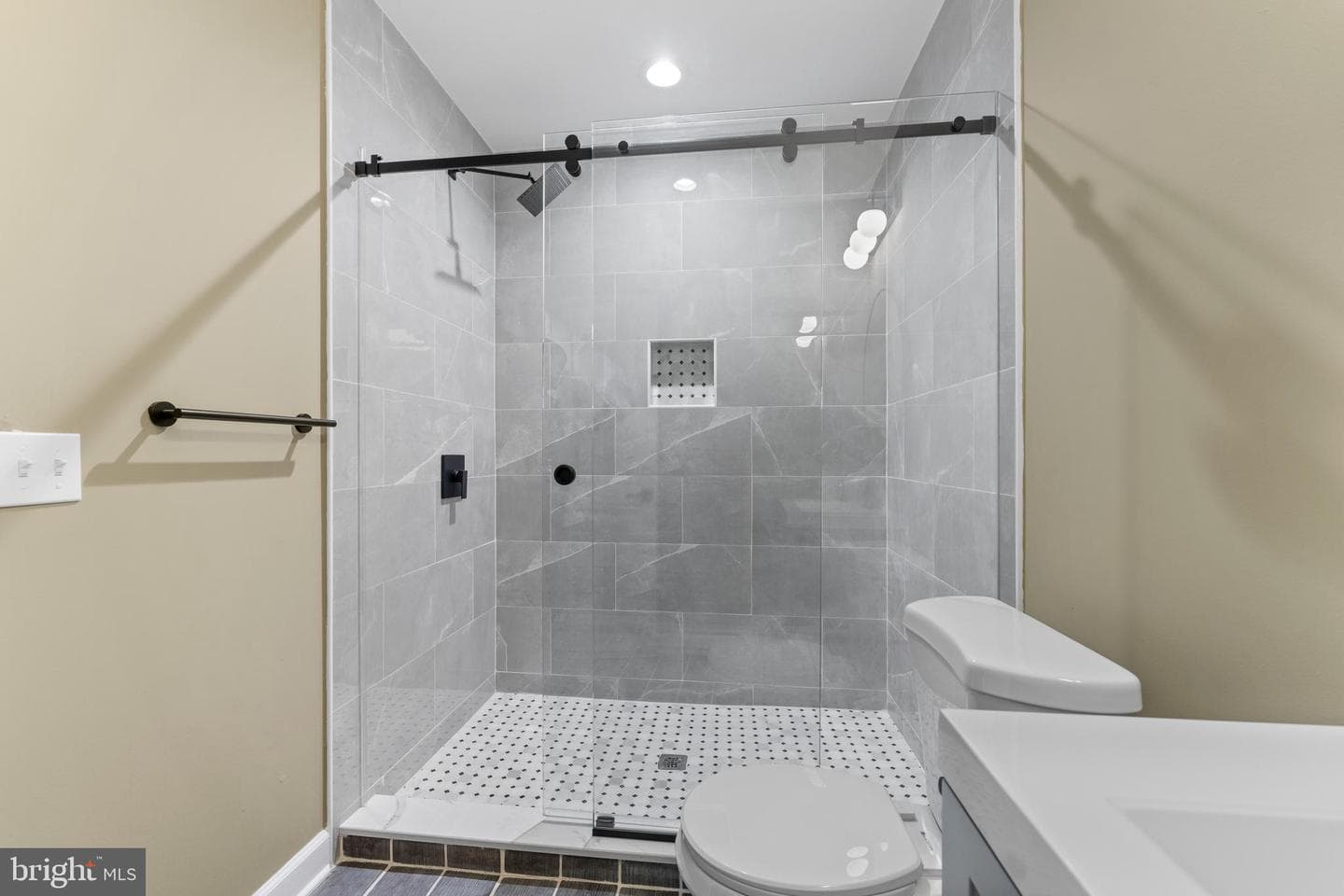 1024 N Fulton Avenue photo 53