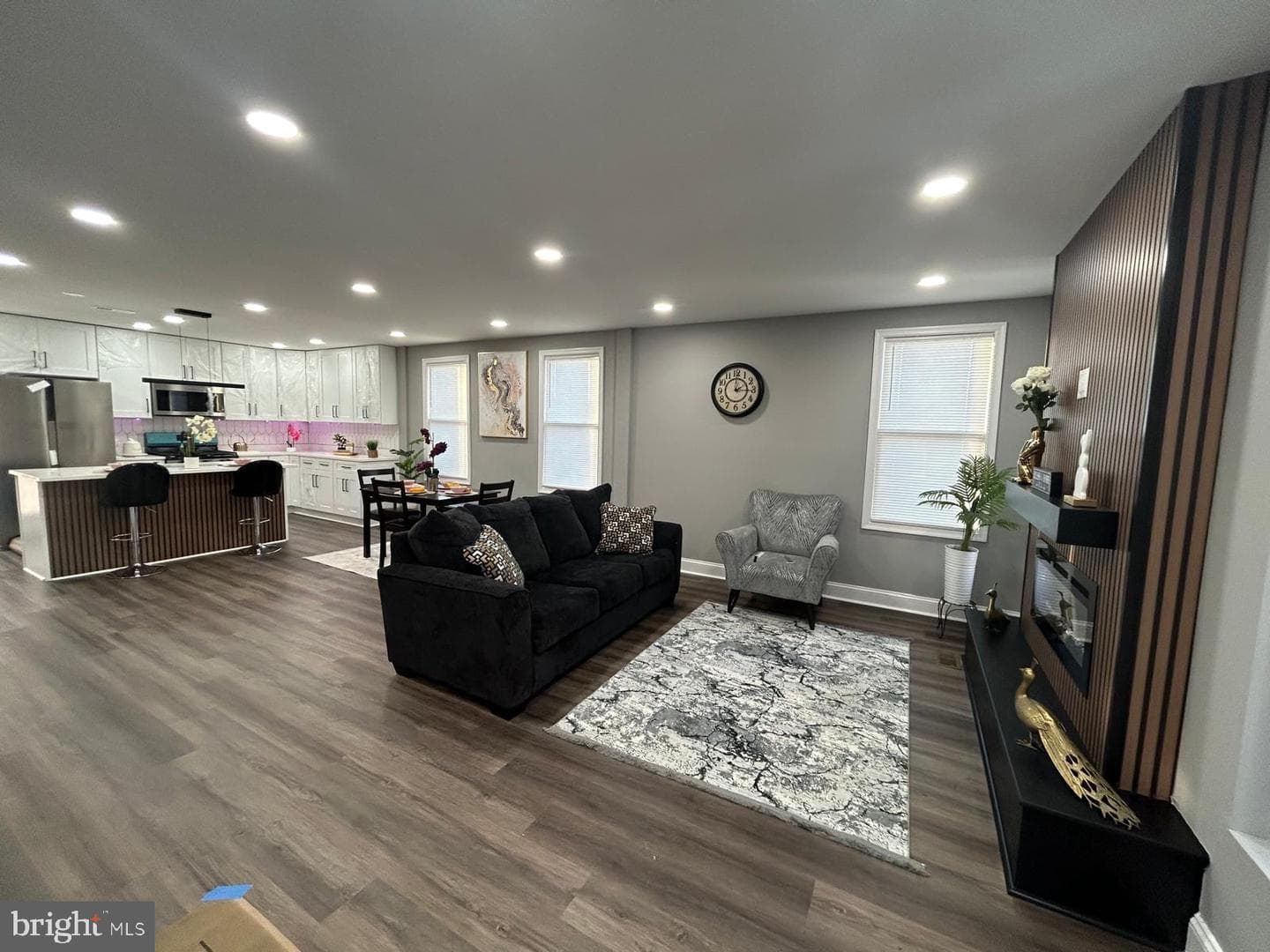 5211 W North Avenue photo 3