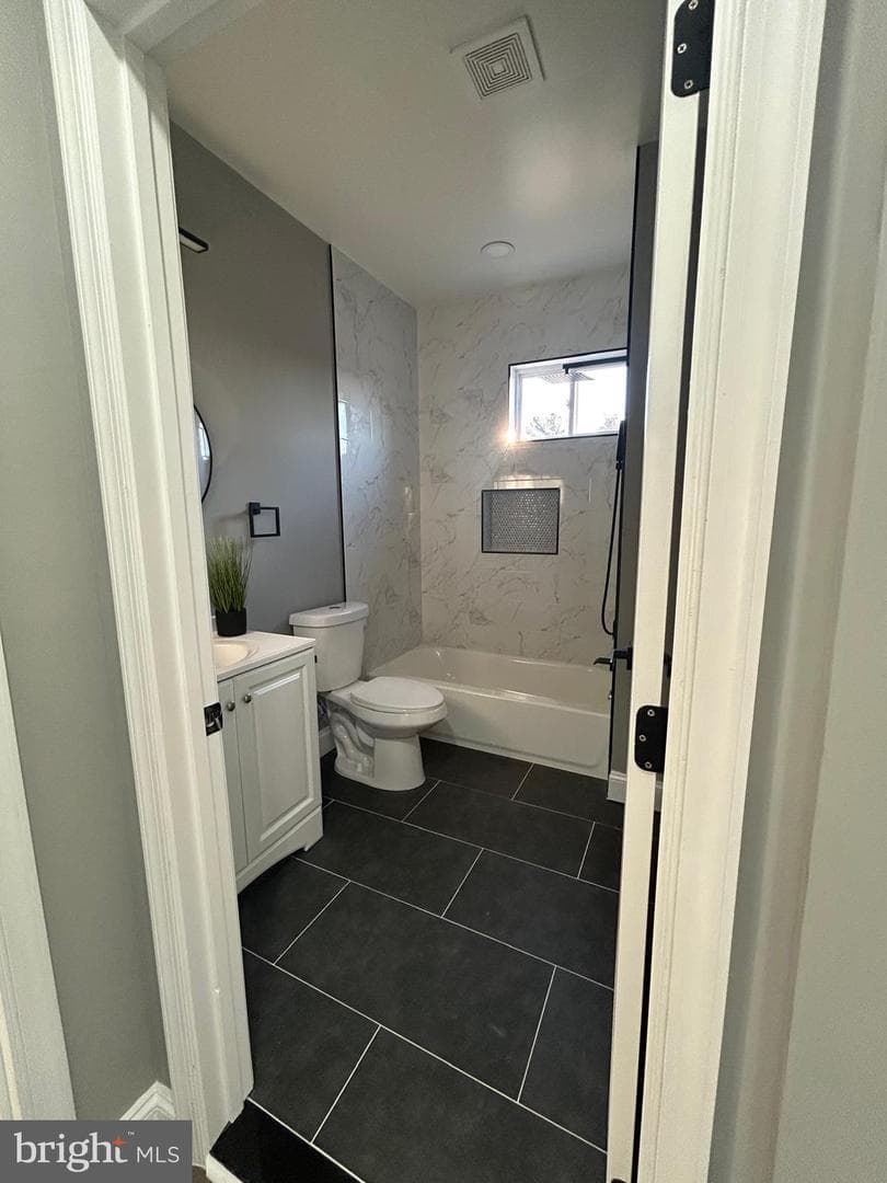 5211 W North Avenue photo 9