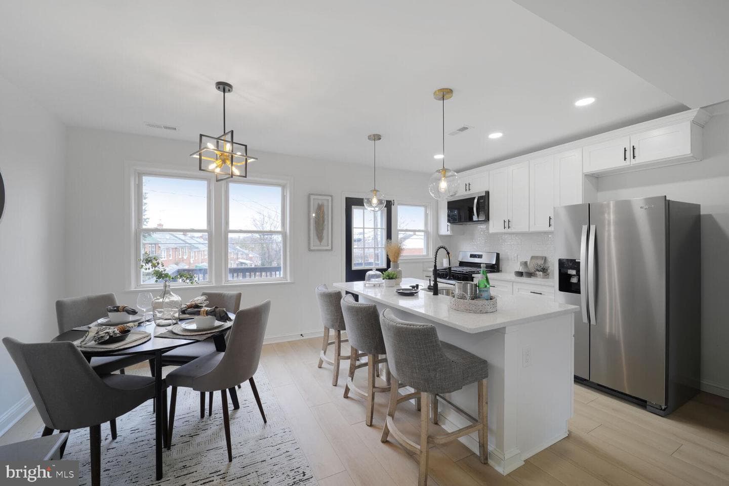 5559 Midwood Avenue photo 8