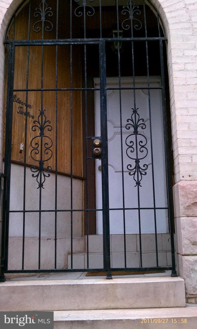 1112 Guilford Avenue photo 2