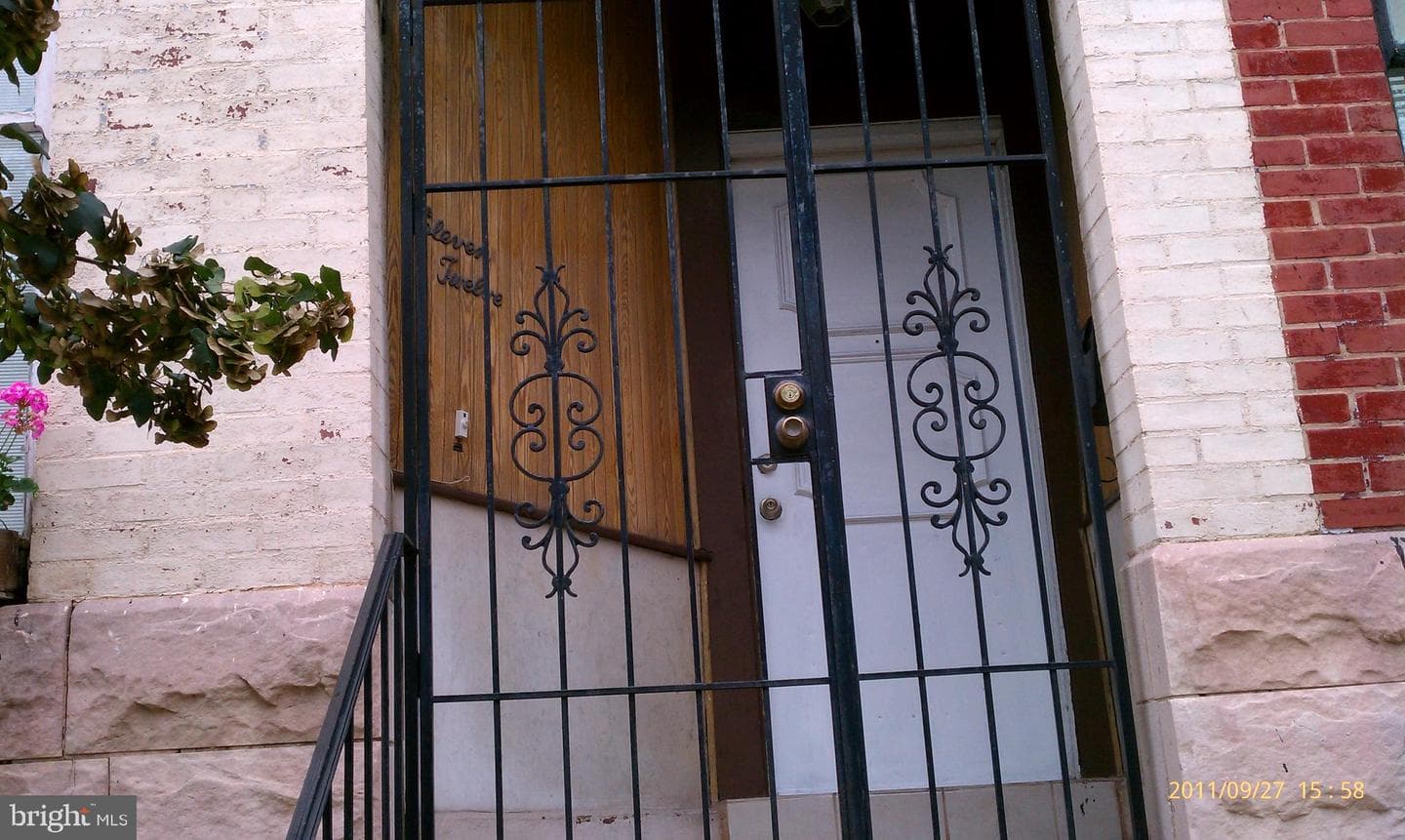 1112 Guilford Avenue photo 3