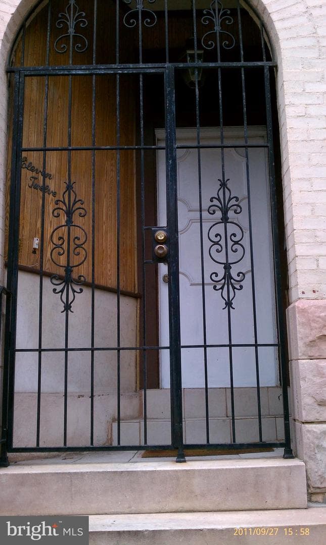 1112 Guilford Avenue photo 4