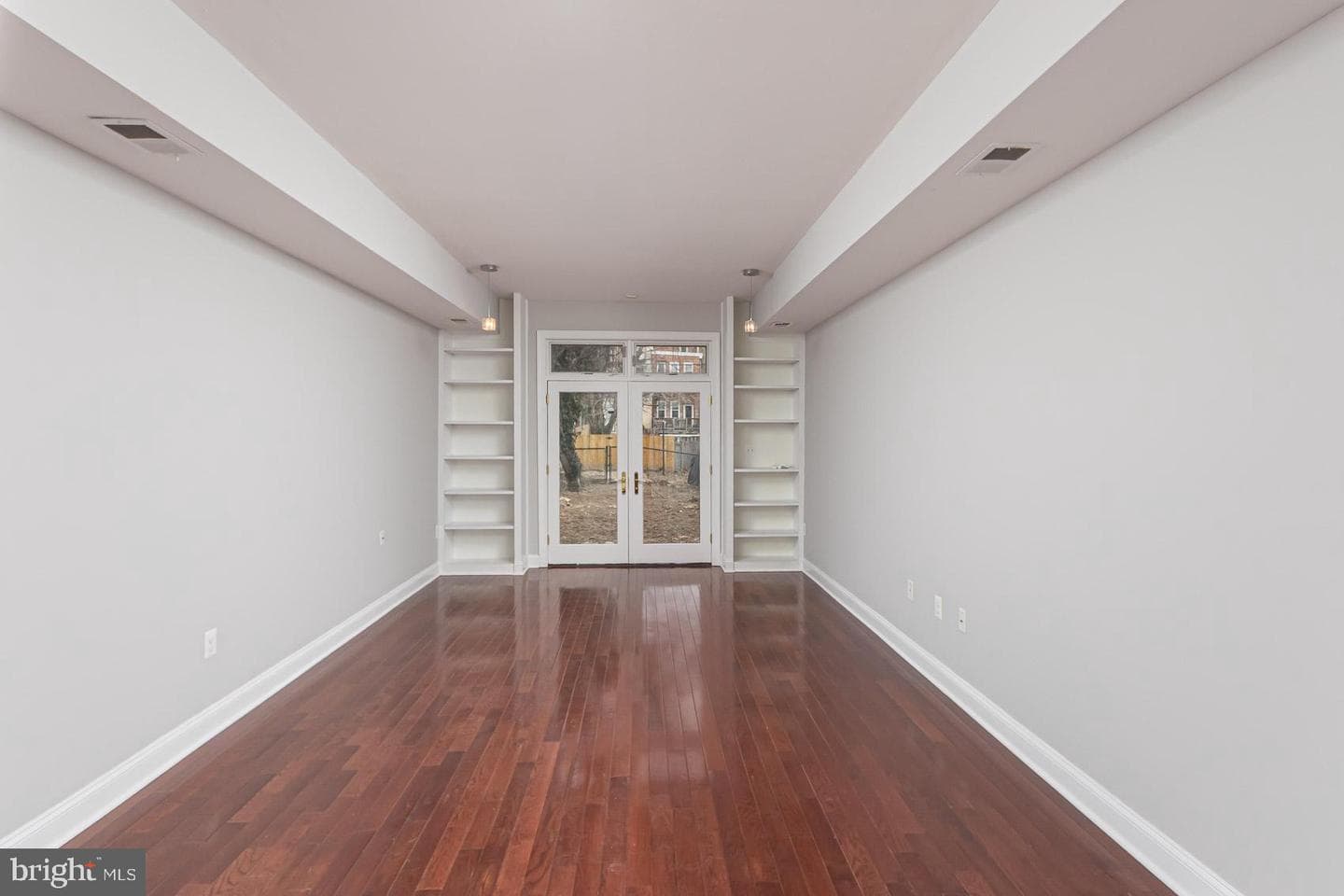 1322 W Lombard Street photo 8