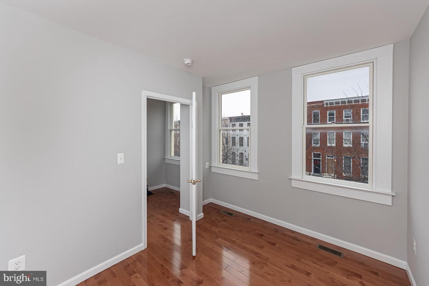 1322 W Lombard Street photo 9