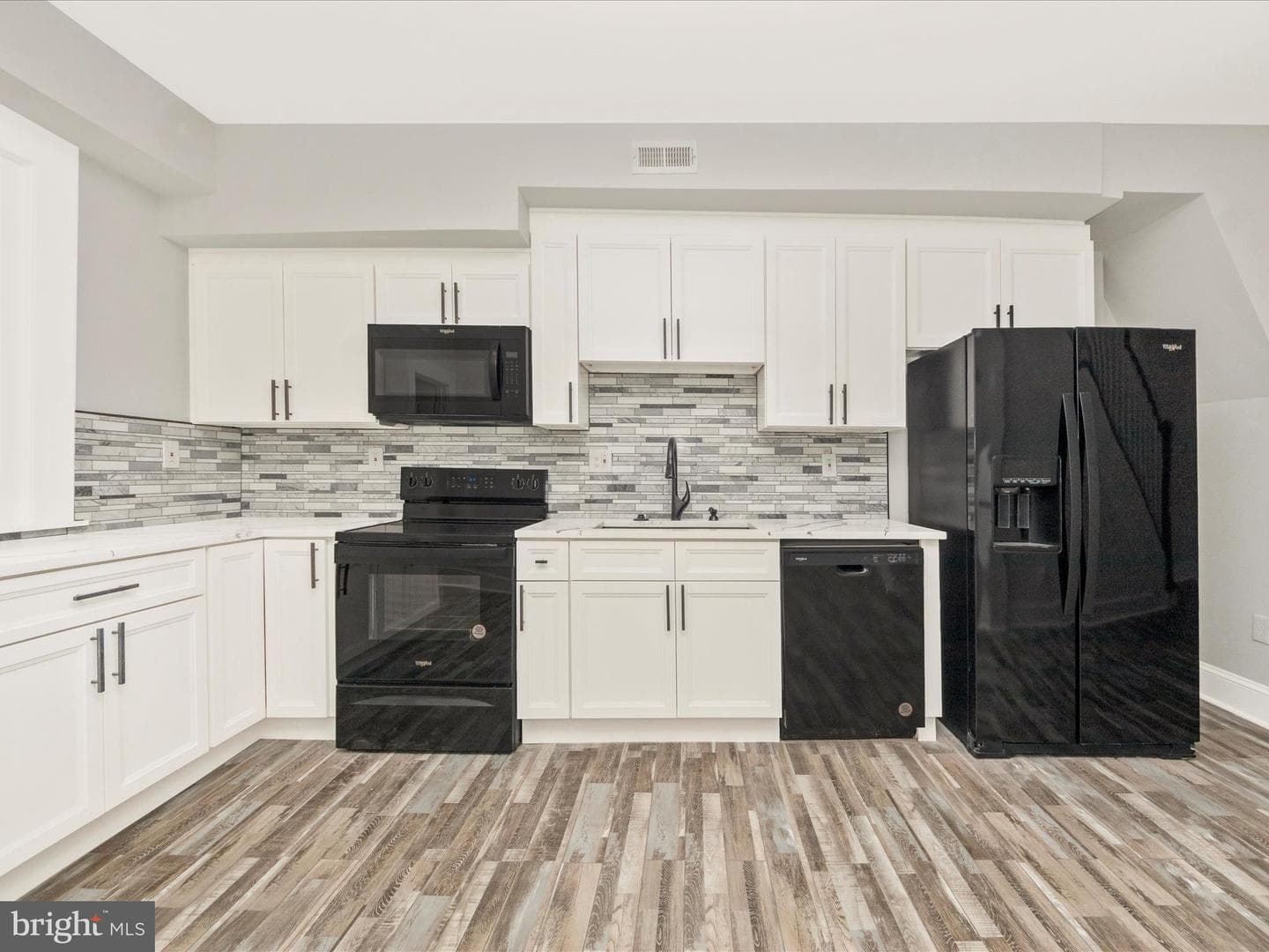 2014 Cliftwood Avenue photo 18