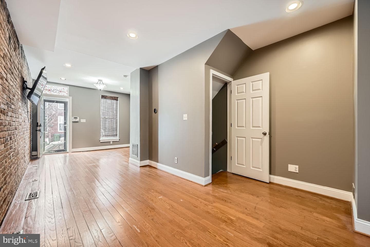 1534 S Hanover Street photo 4