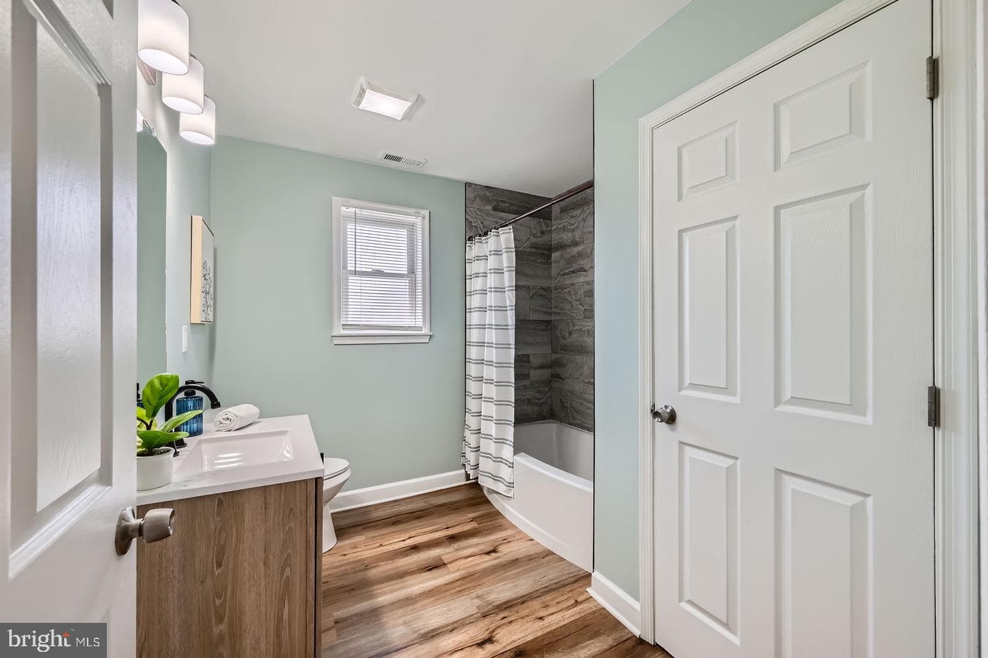 7213 Glenoak Avenue photo 29