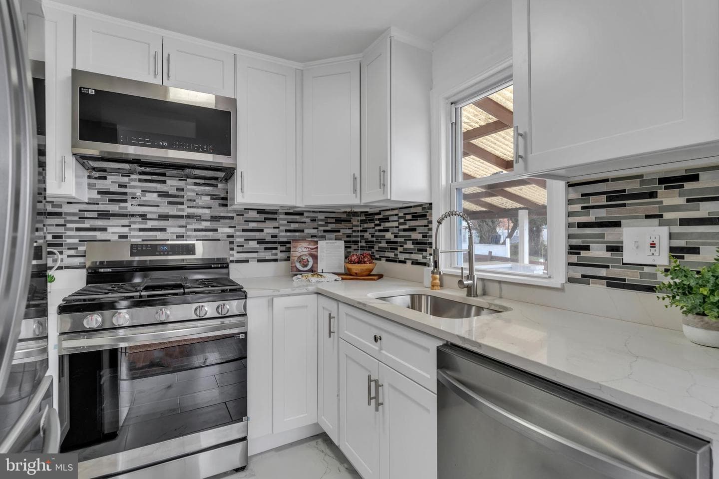 1105 Gittings Avenue photo 11