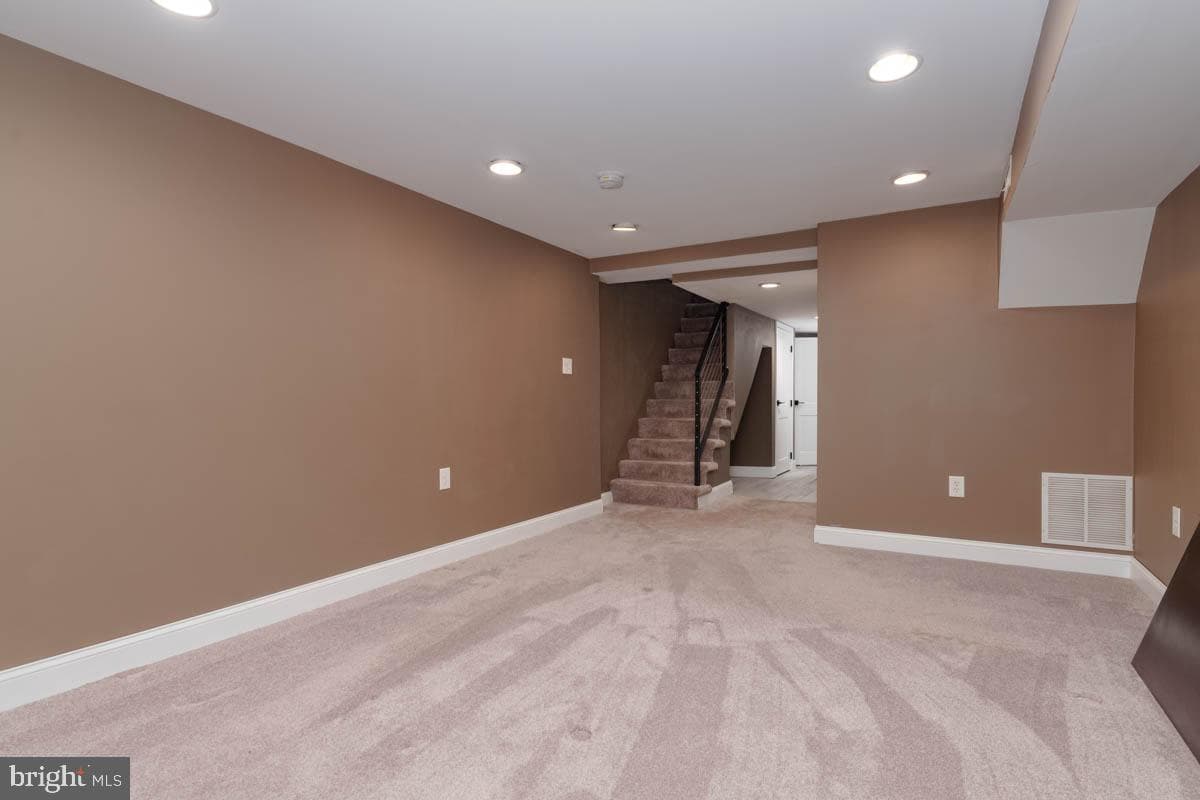 16 N Ellwood Avenue photo 32