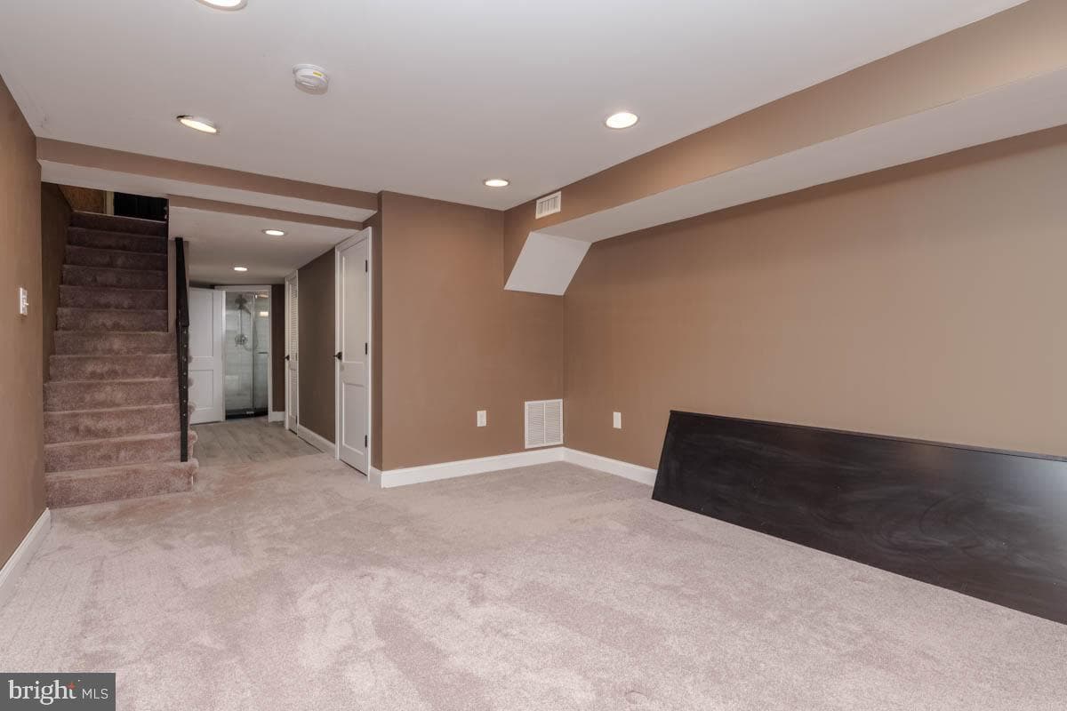 16 N Ellwood Avenue photo 33