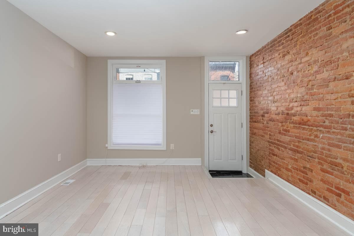 16 N Ellwood Avenue photo 5