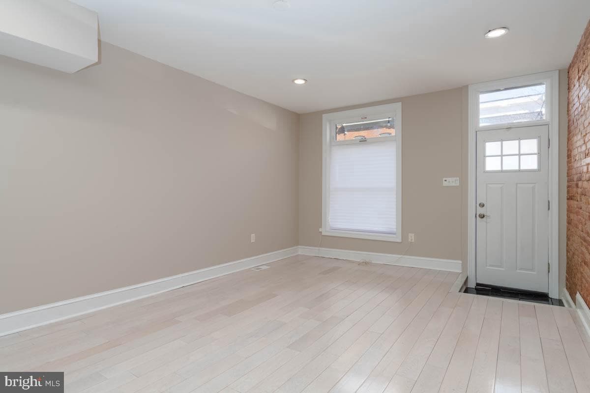 16 N Ellwood Avenue photo 6