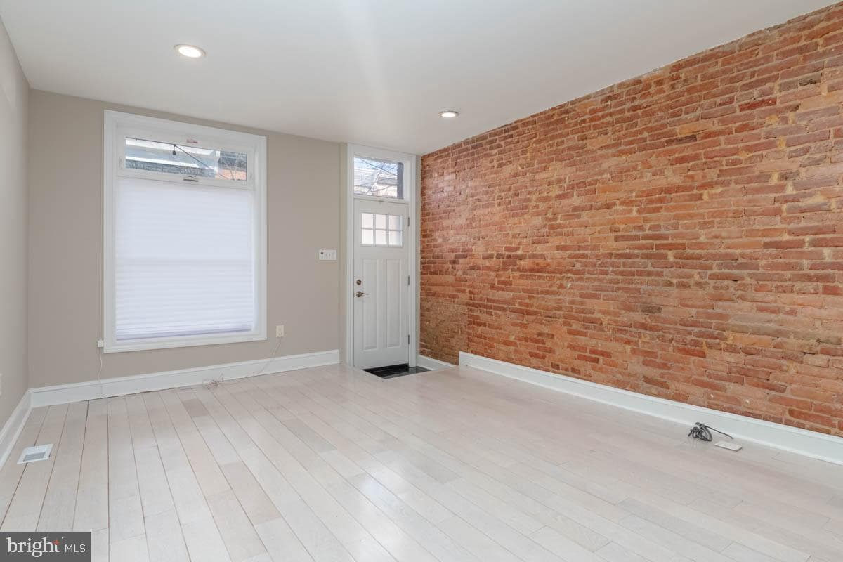16 N Ellwood Avenue photo 7
