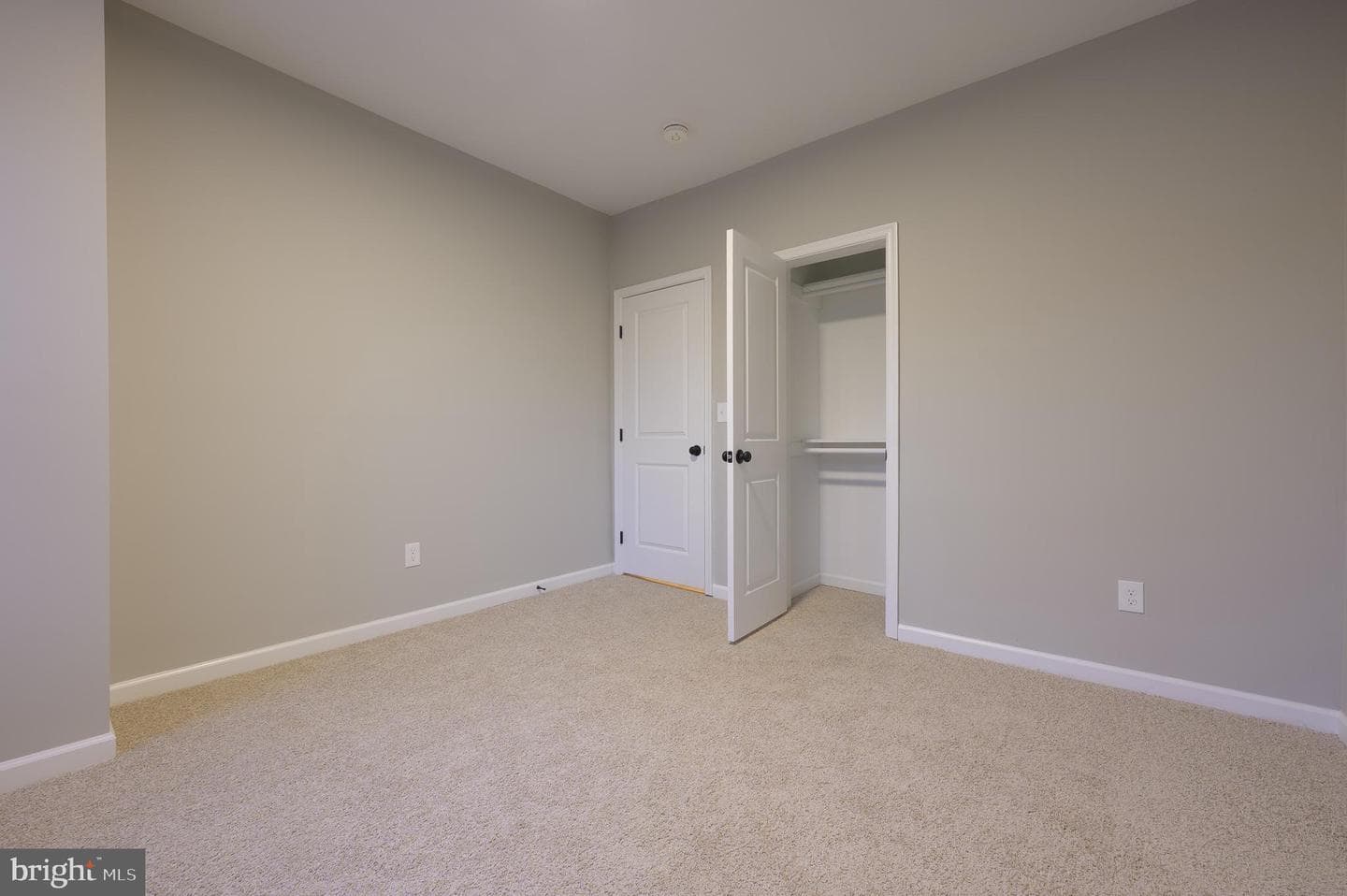 2207 N Ellamont Street photo 33
