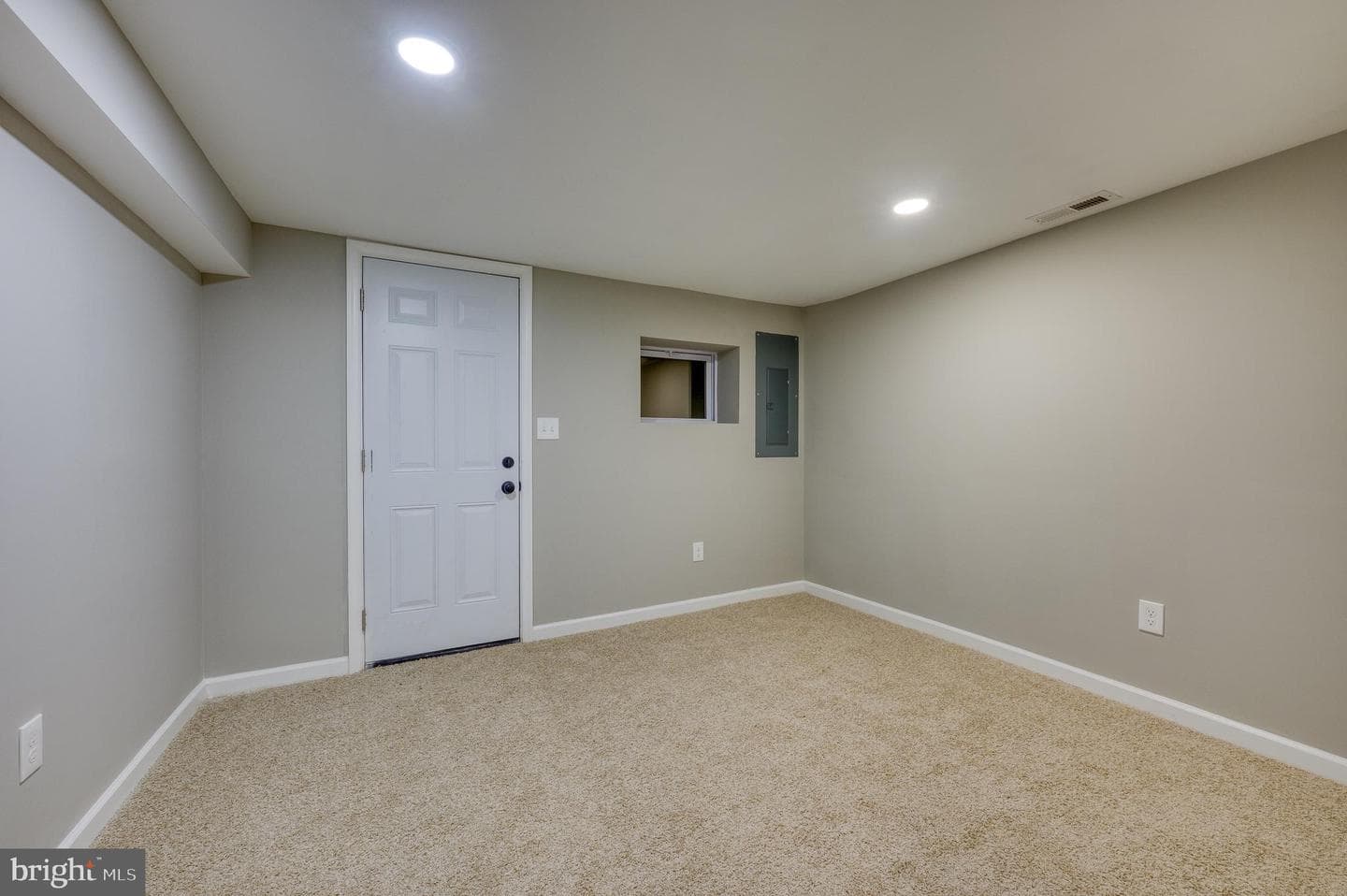 2207 N Ellamont Street photo 40