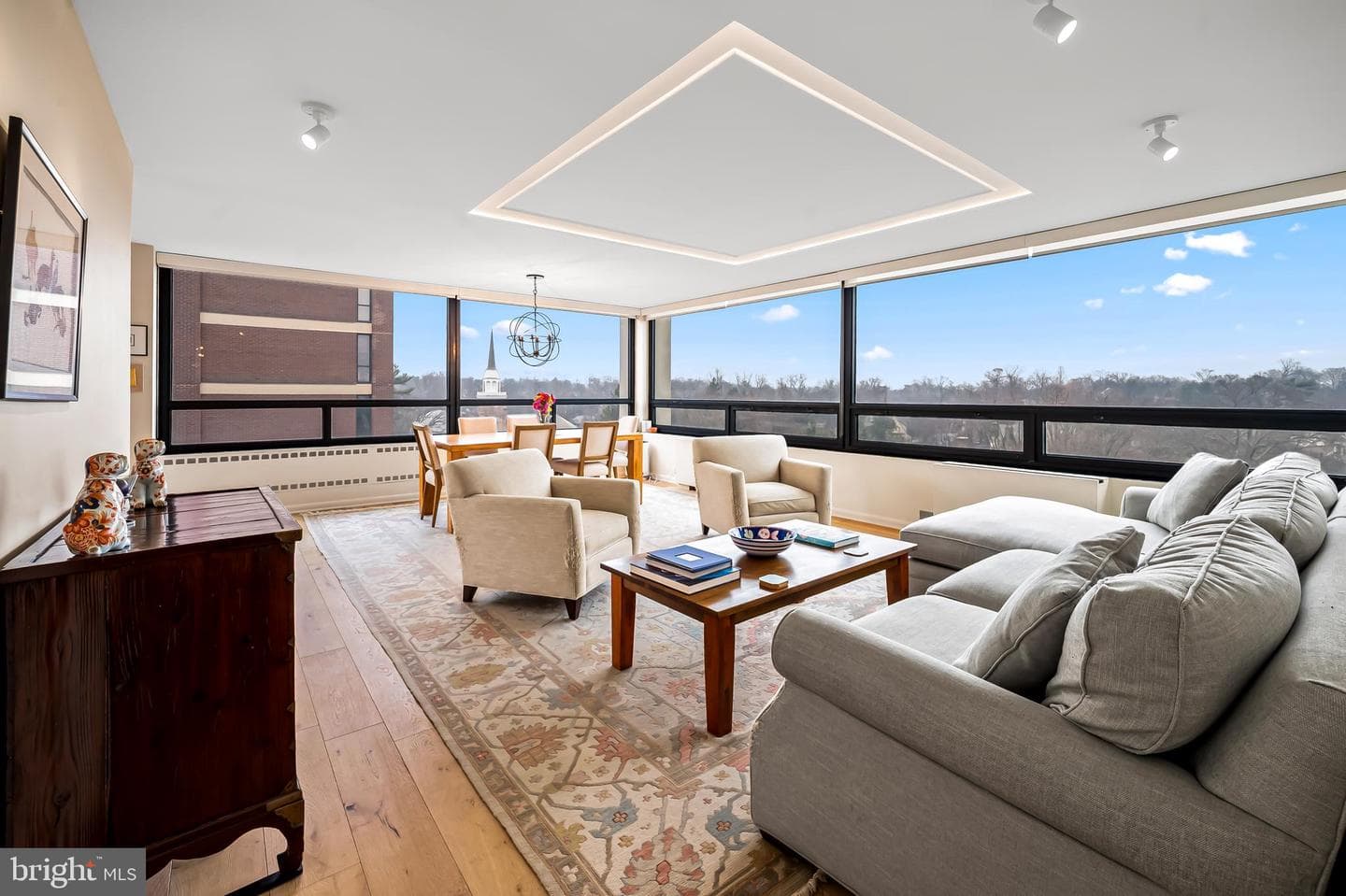 4000 N Charles Street #702 photo 16