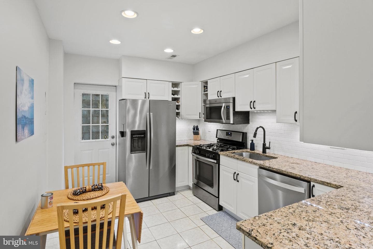 2404 Foster Avenue photo 11