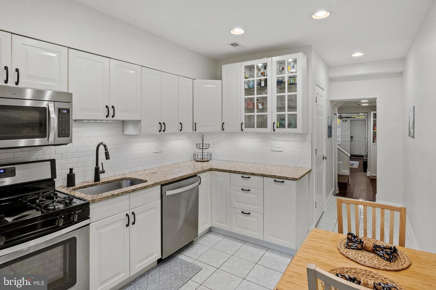 2404 Foster Avenue photo 13