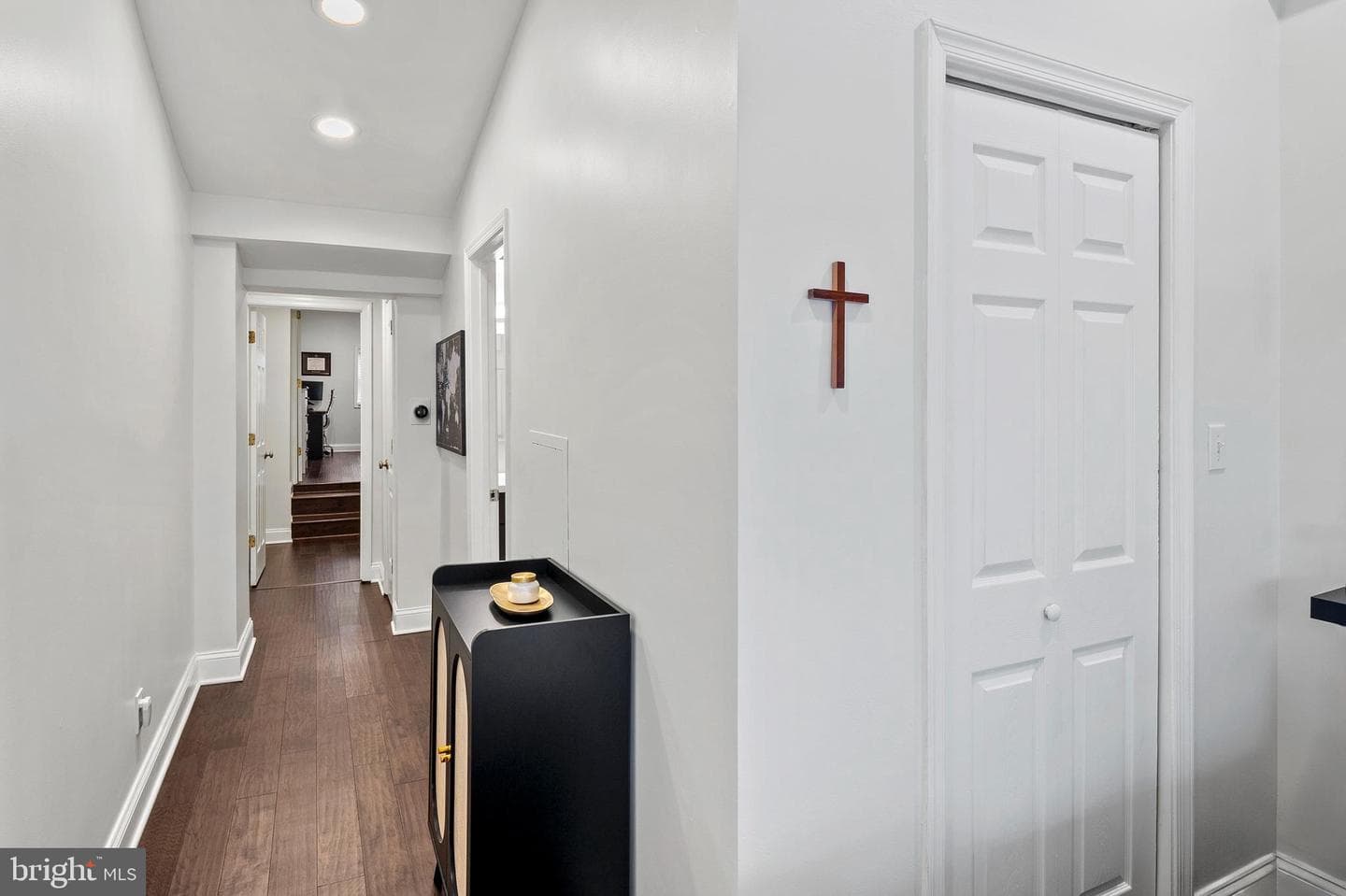 2404 Foster Avenue photo 19