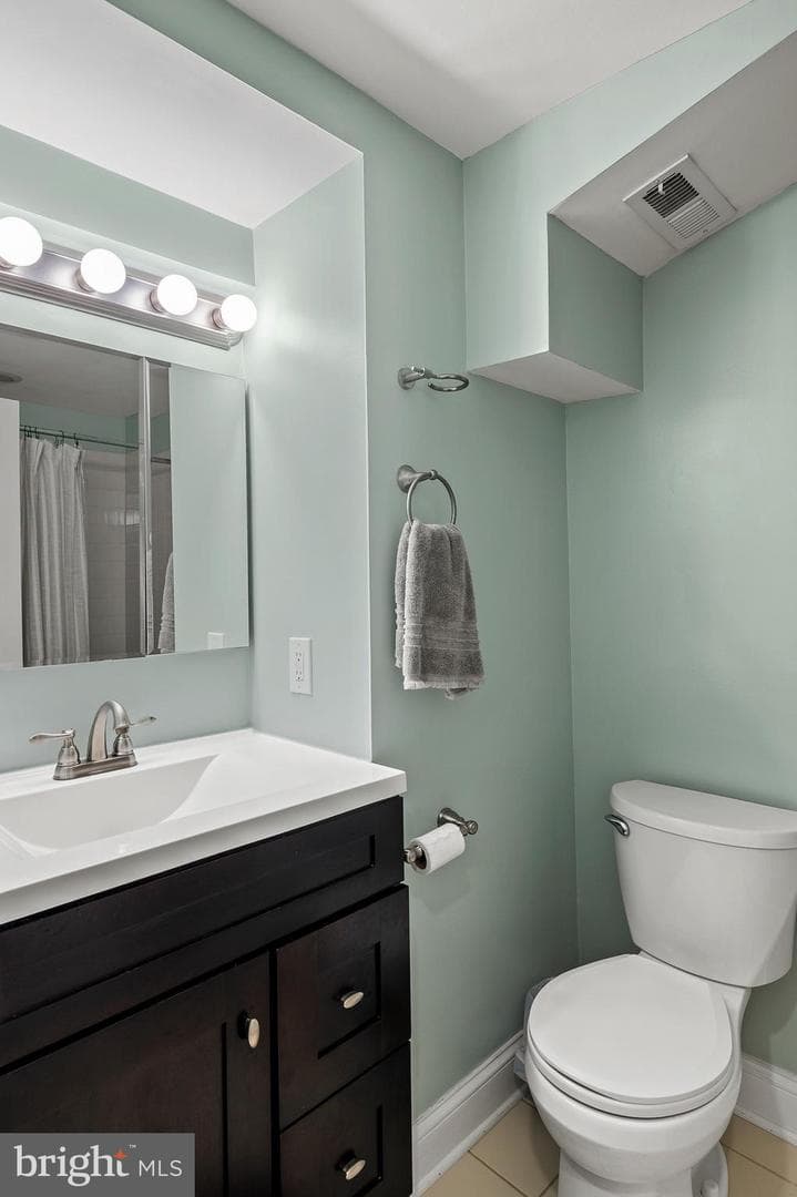 2404 Foster Avenue photo 22
