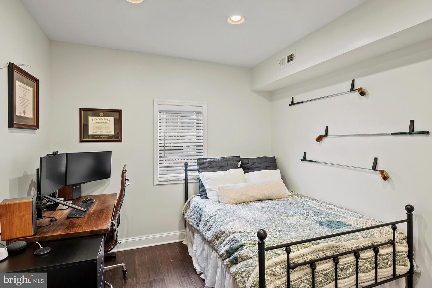 2404 Foster Avenue photo 24