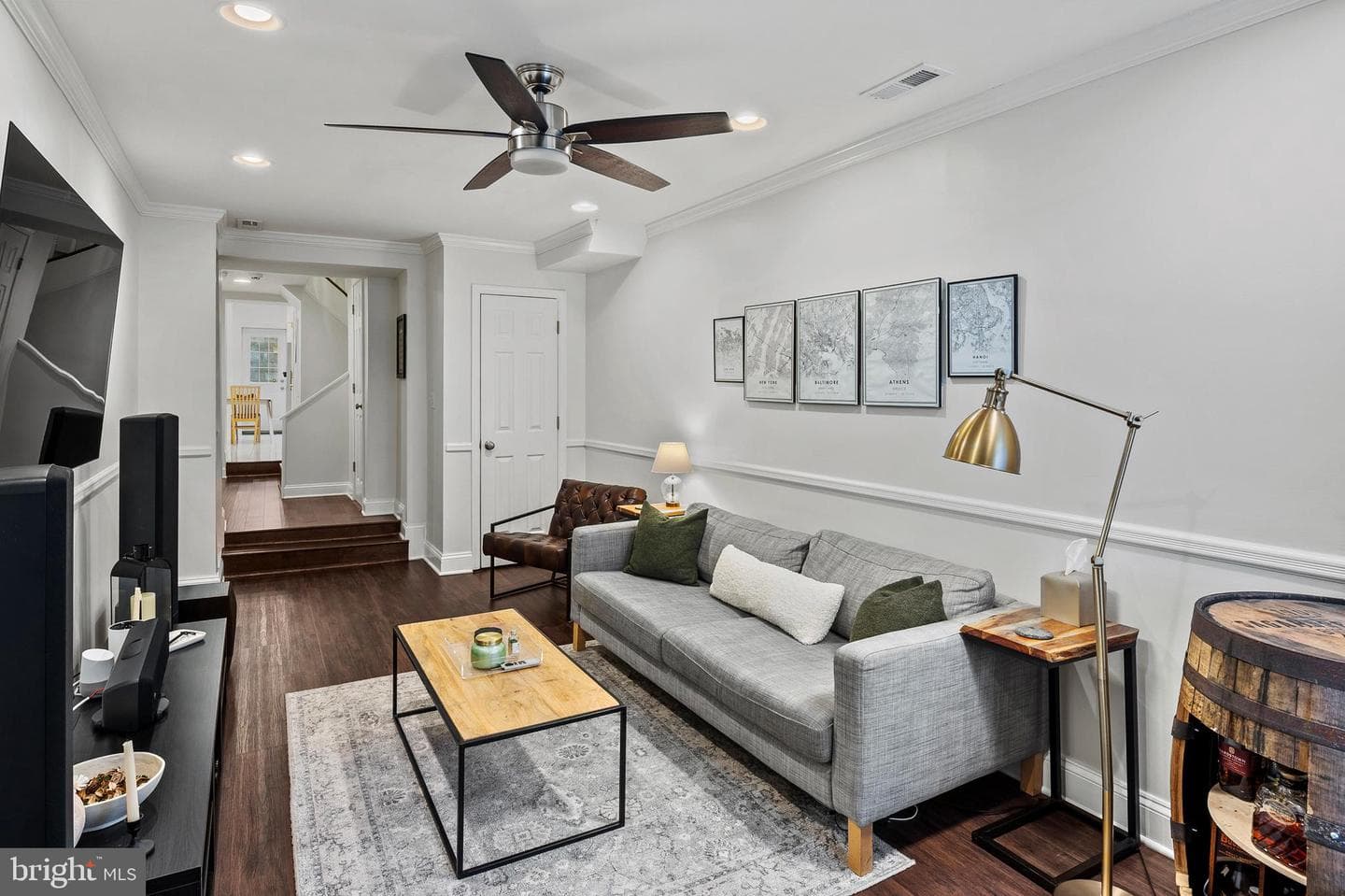 2404 Foster Avenue photo 4