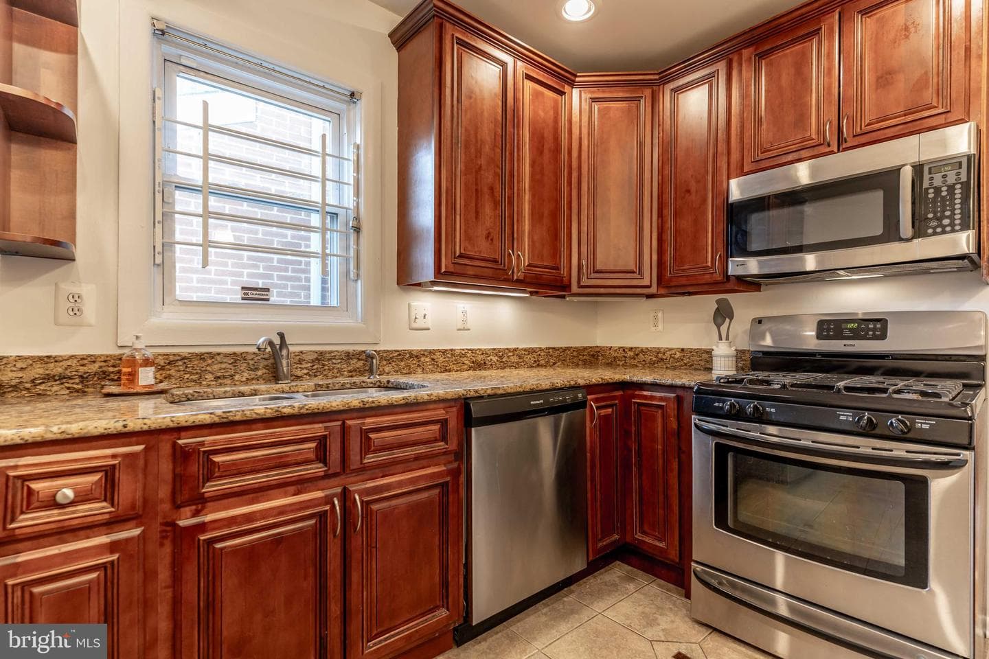 123 Scott Street photo 11