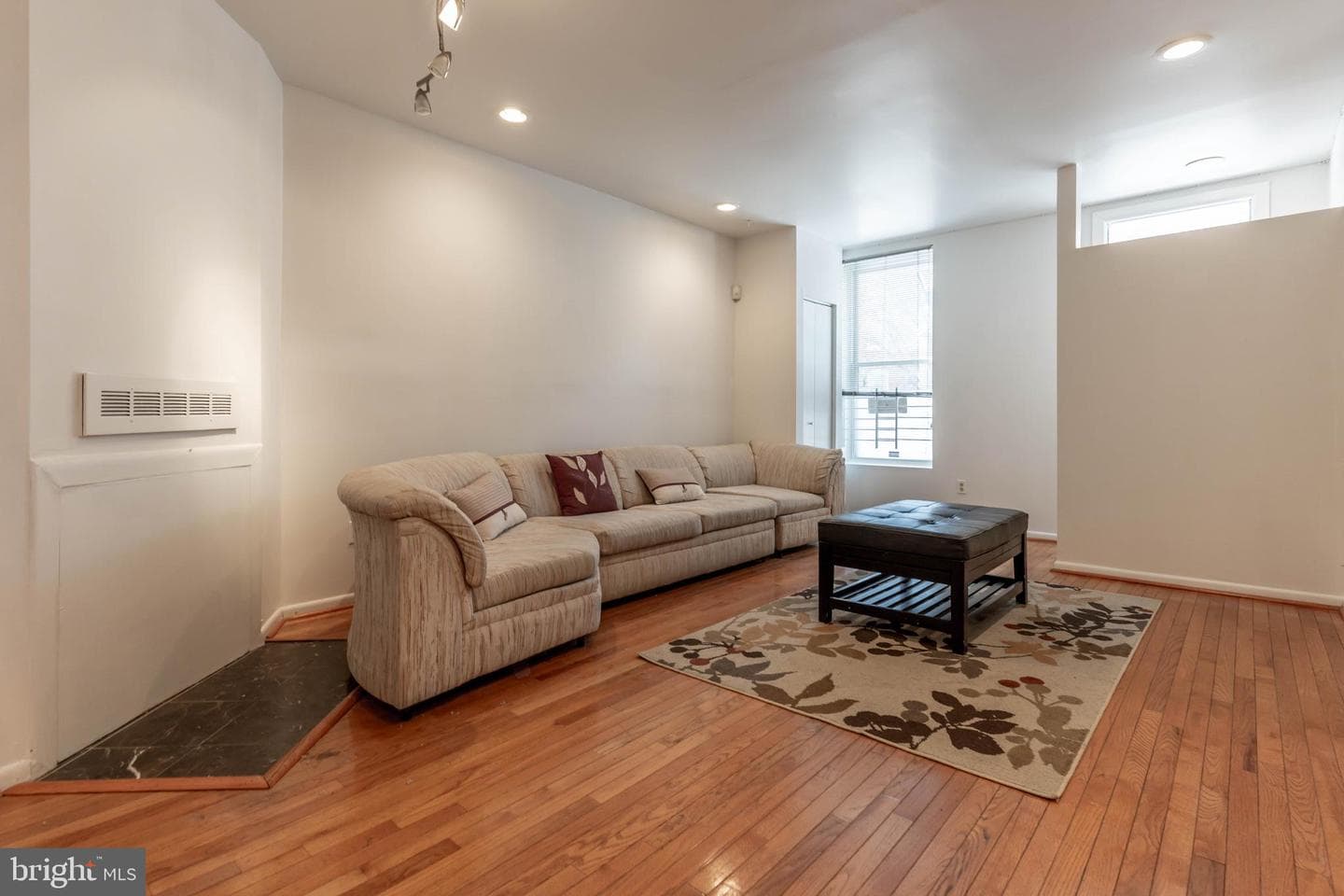 123 Scott Street photo 3
