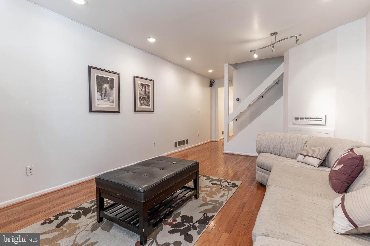123 Scott Street photo 5