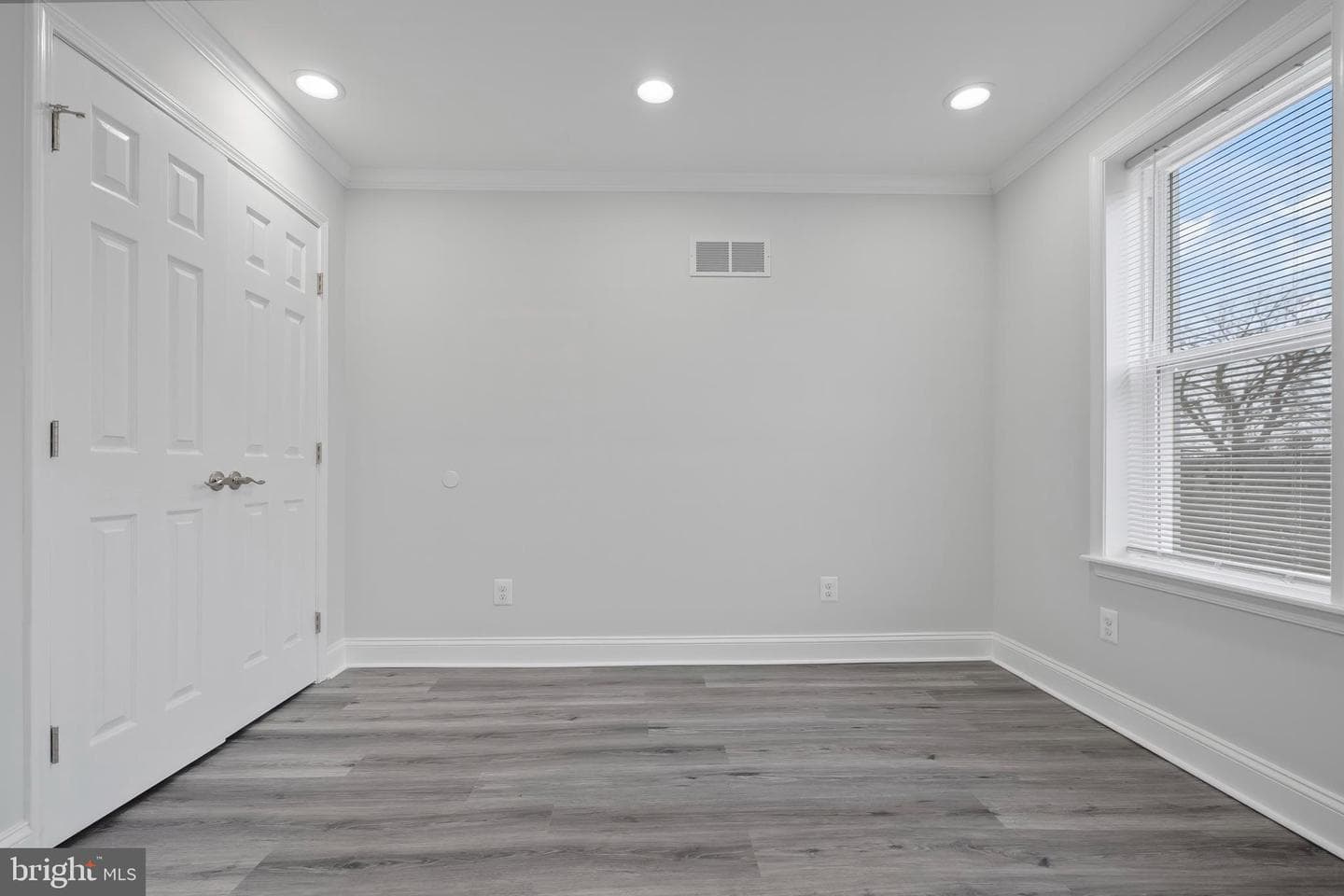 1507 Abbotston Street photo 26