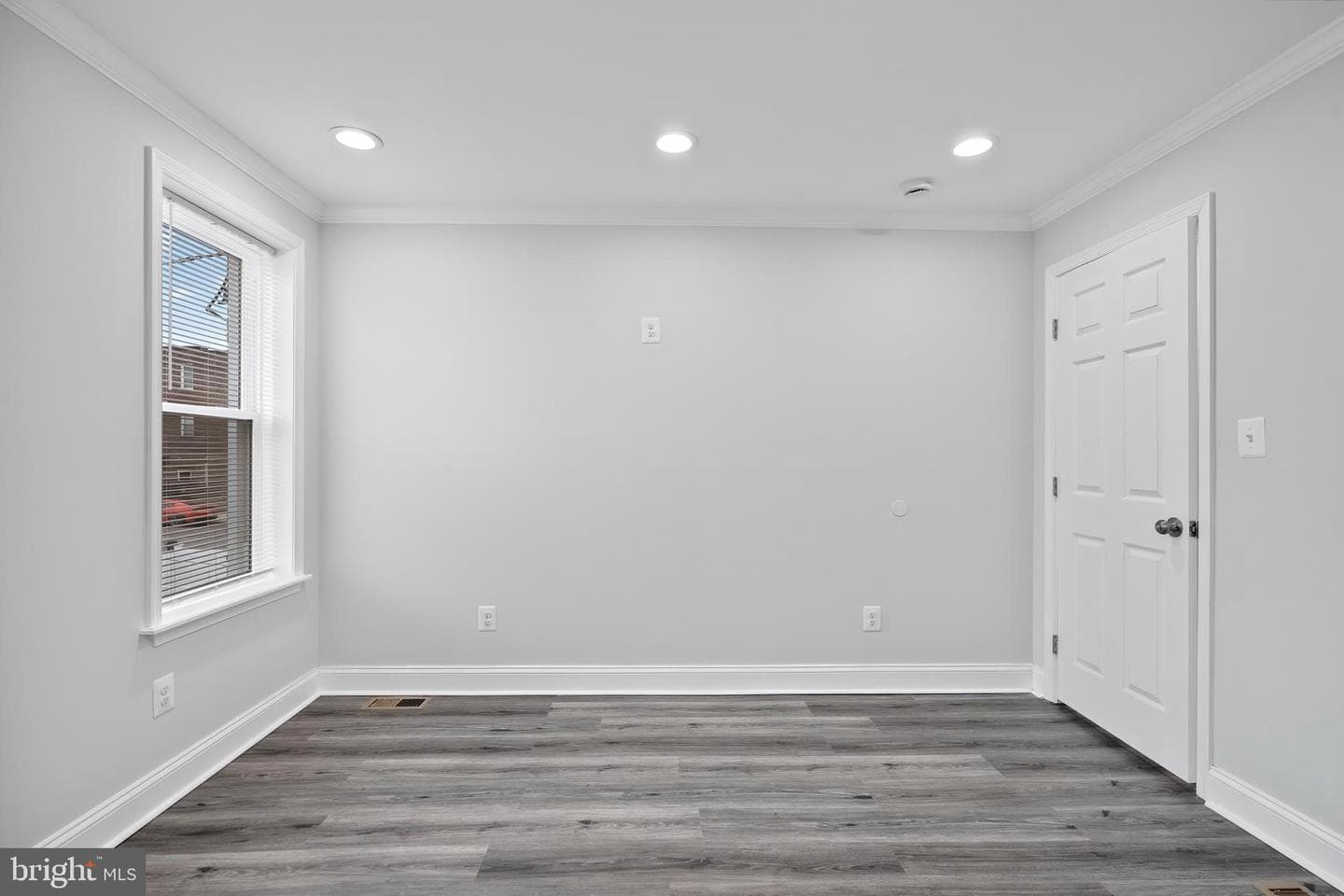 1507 Abbotston Street photo 27