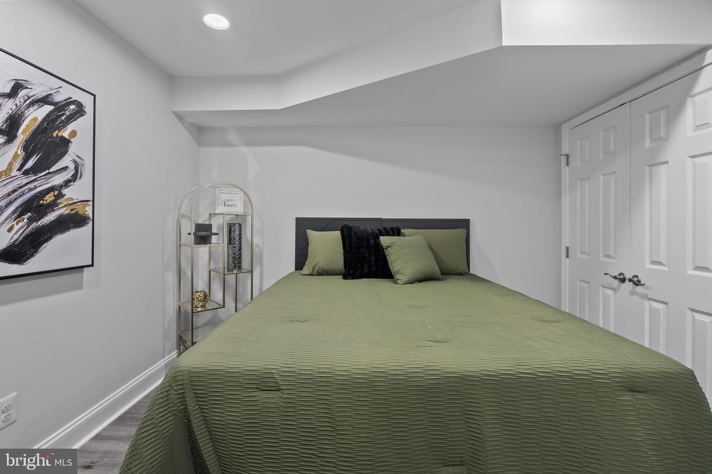 1507 Abbotston Street photo 28
