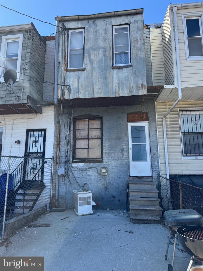 1315 N Montford Avenue photo 14