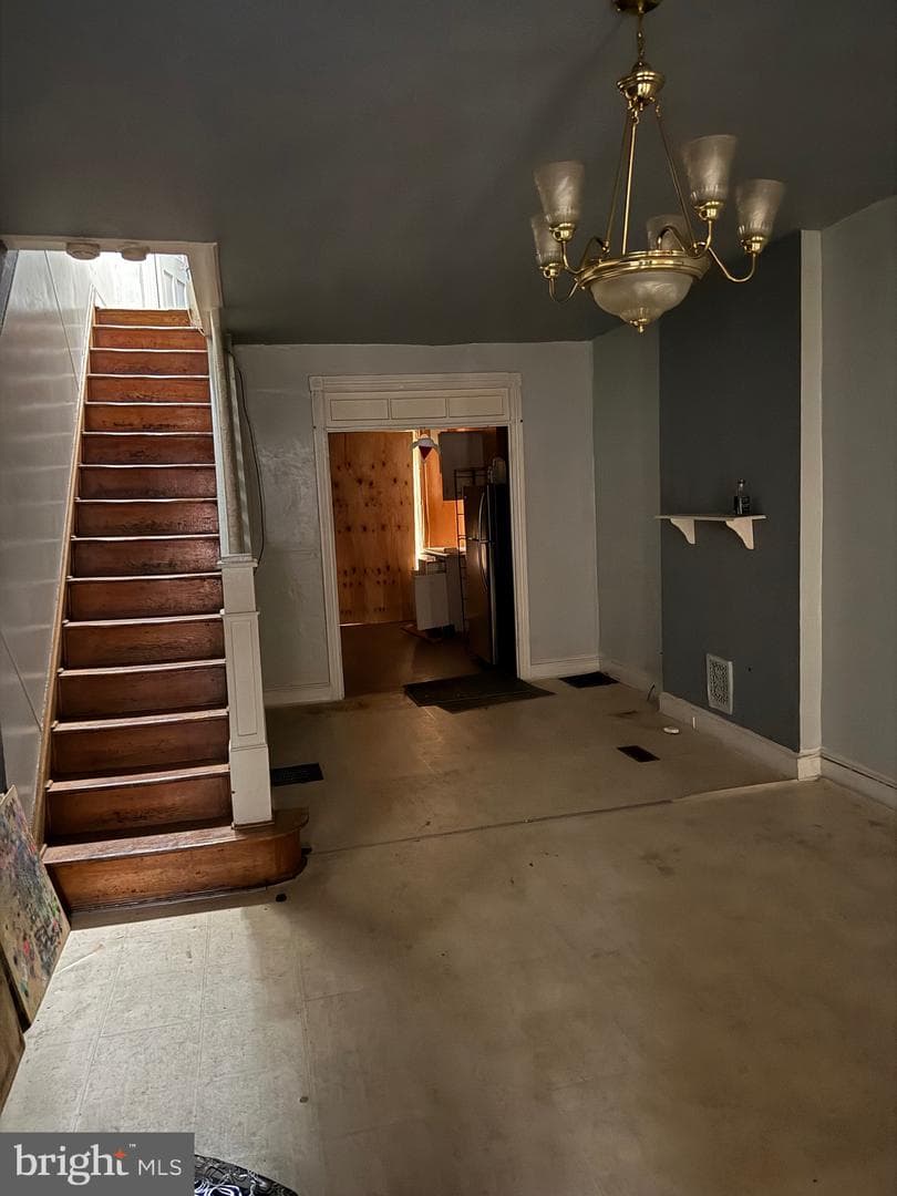 1315 N Montford Avenue photo 2