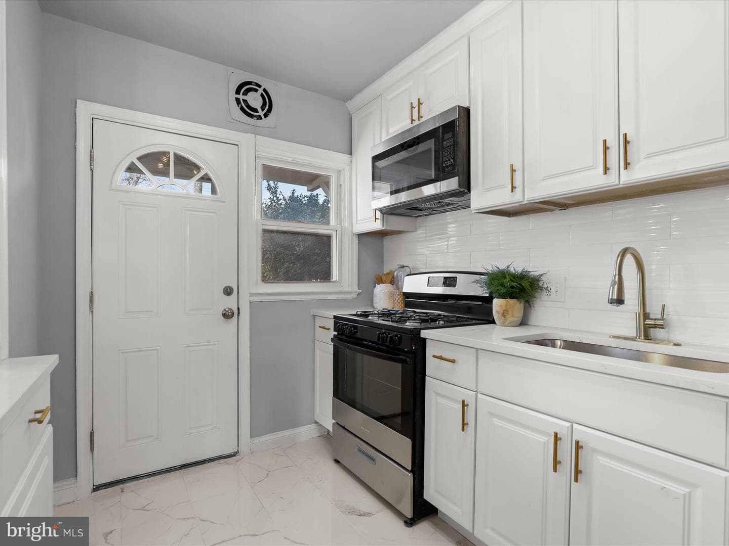 1350 Pentwood Road photo 18