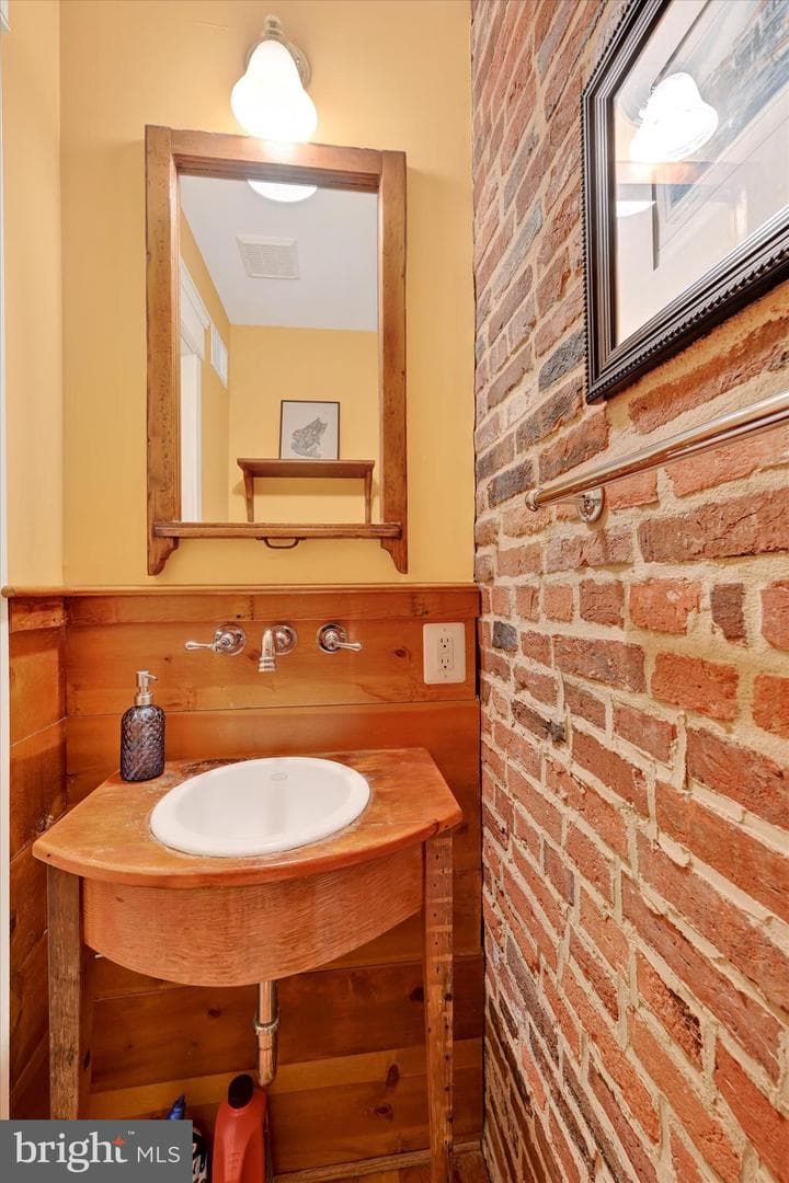1437 Henry Street photo 14