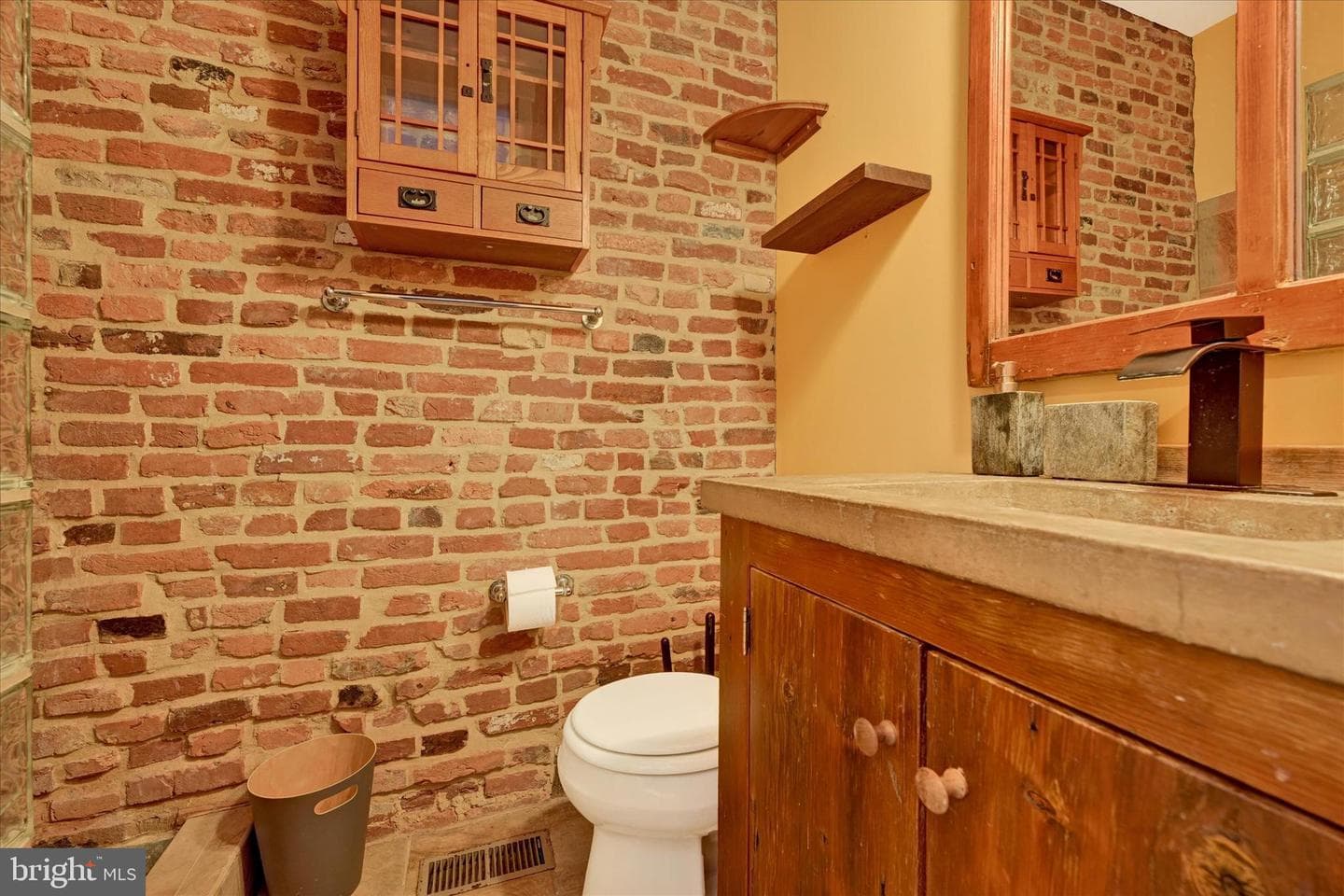 1437 Henry Street photo 21