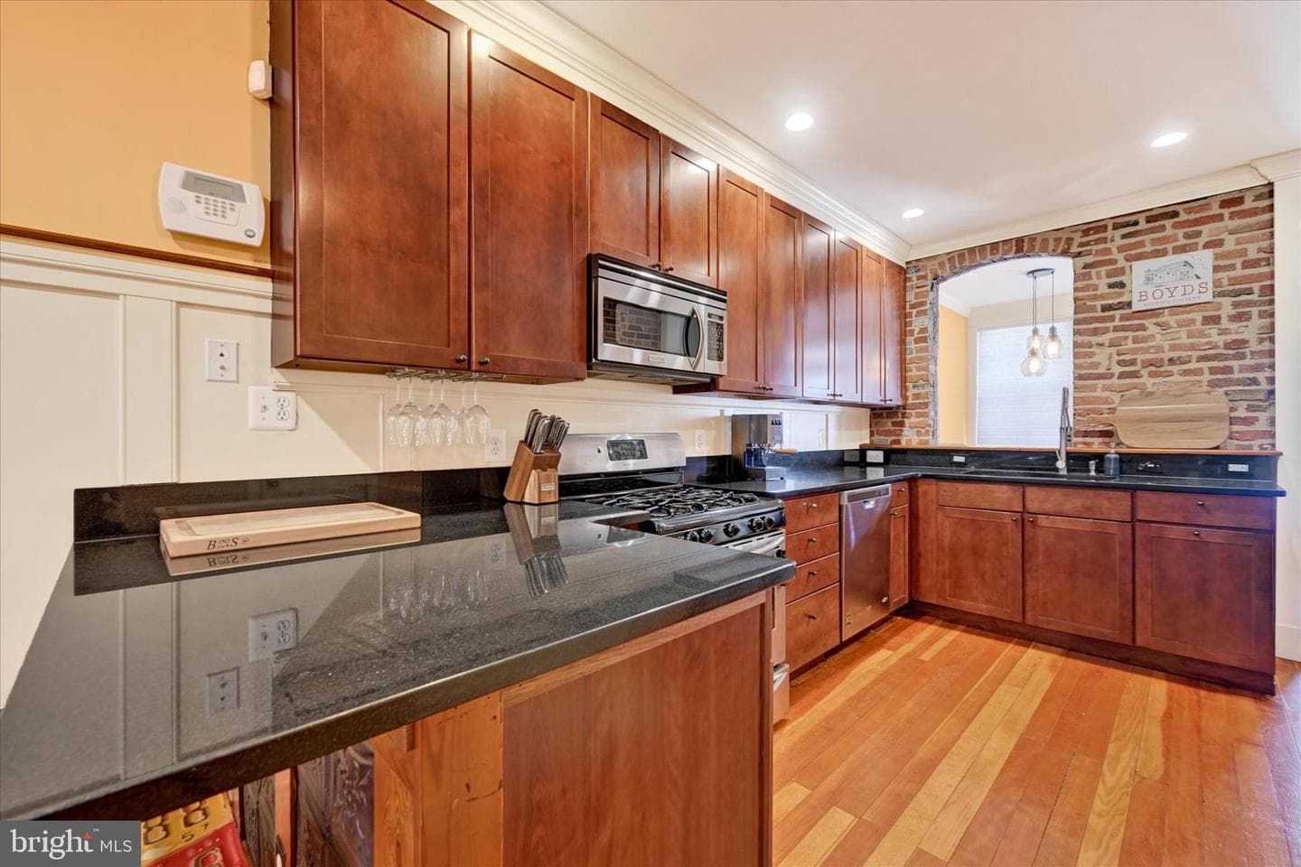 1437 Henry Street photo 9