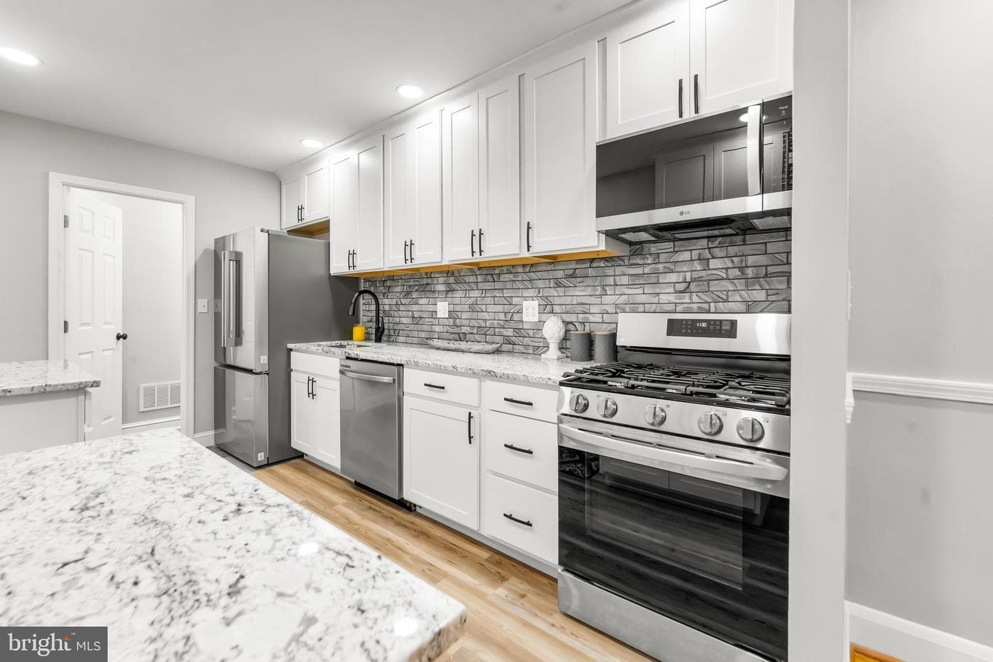 1261 Riverside Avenue photo 10
