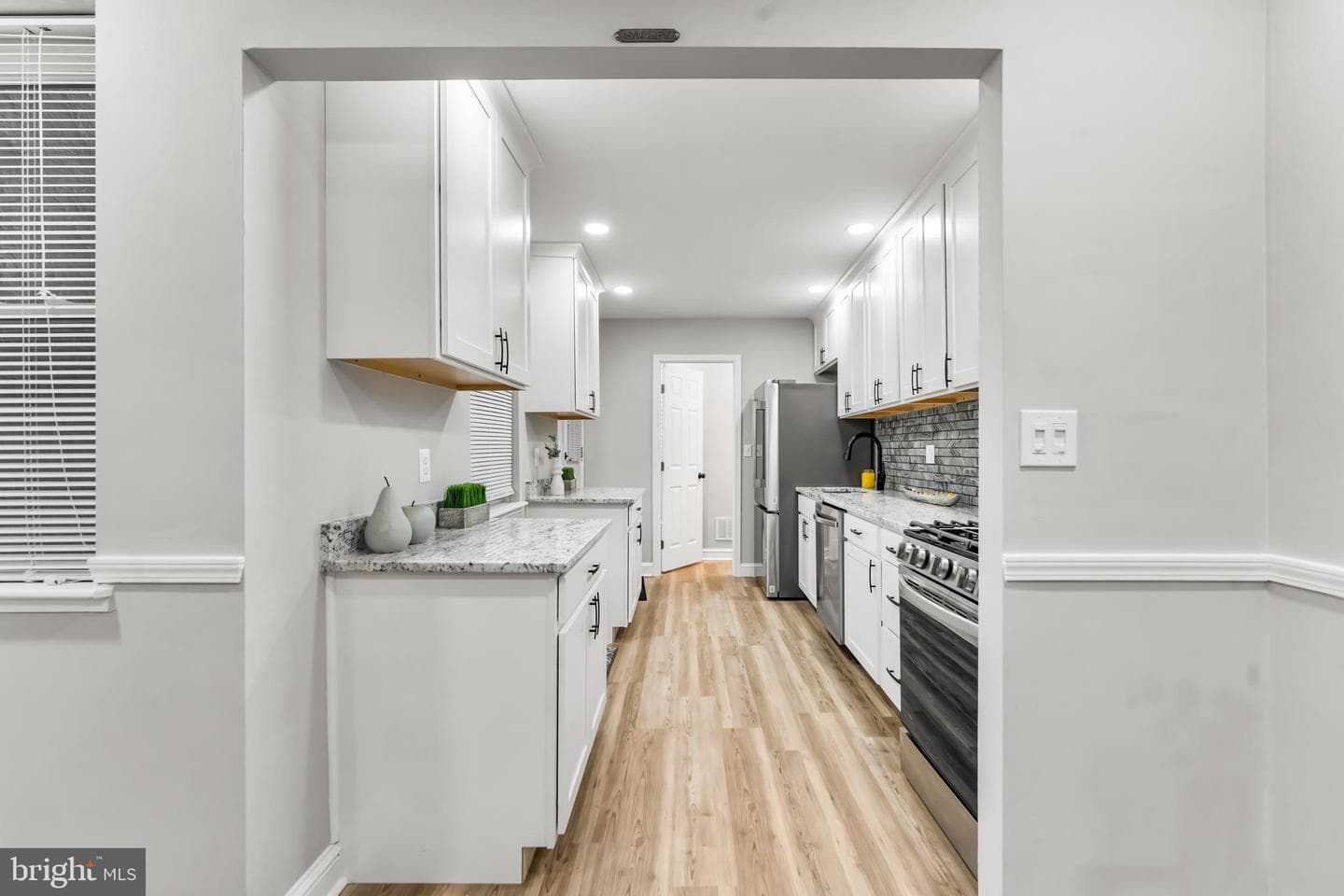 1261 Riverside Avenue photo 12