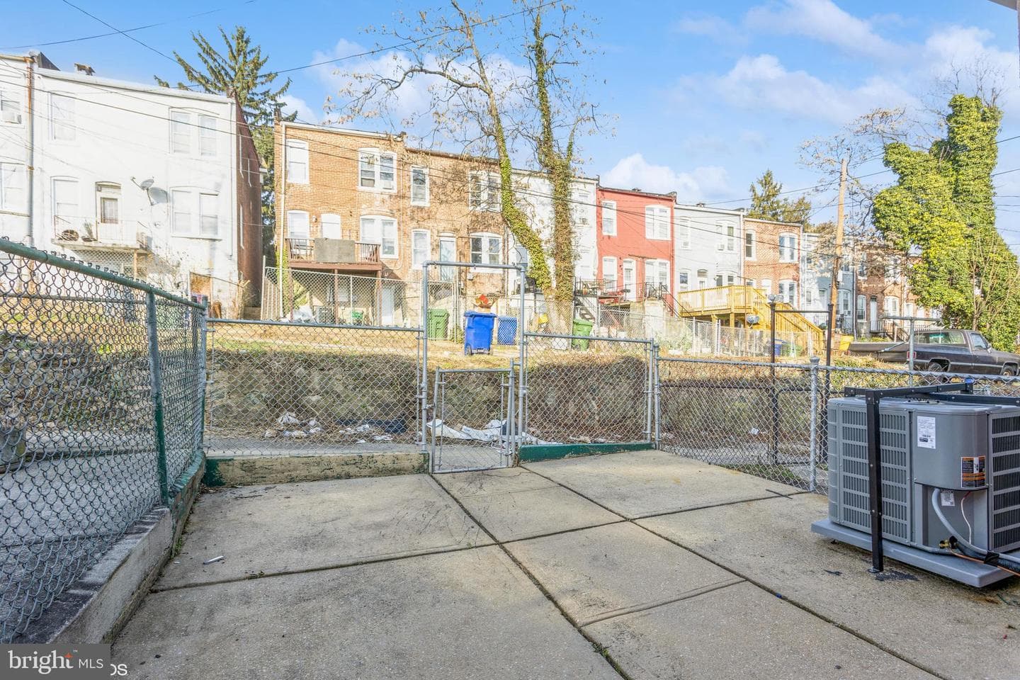 732 Denison Street photo 3