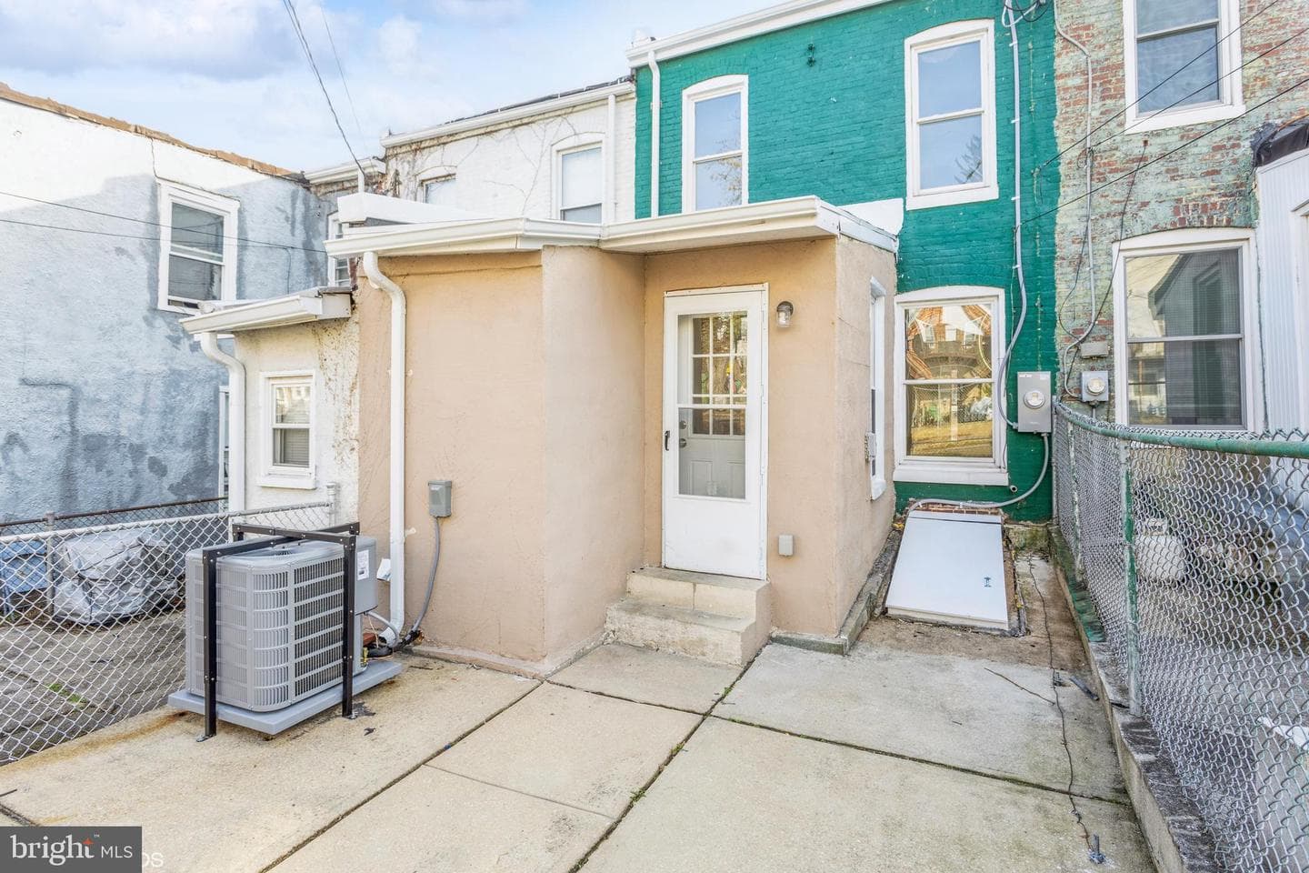 732 Denison Street photo 4